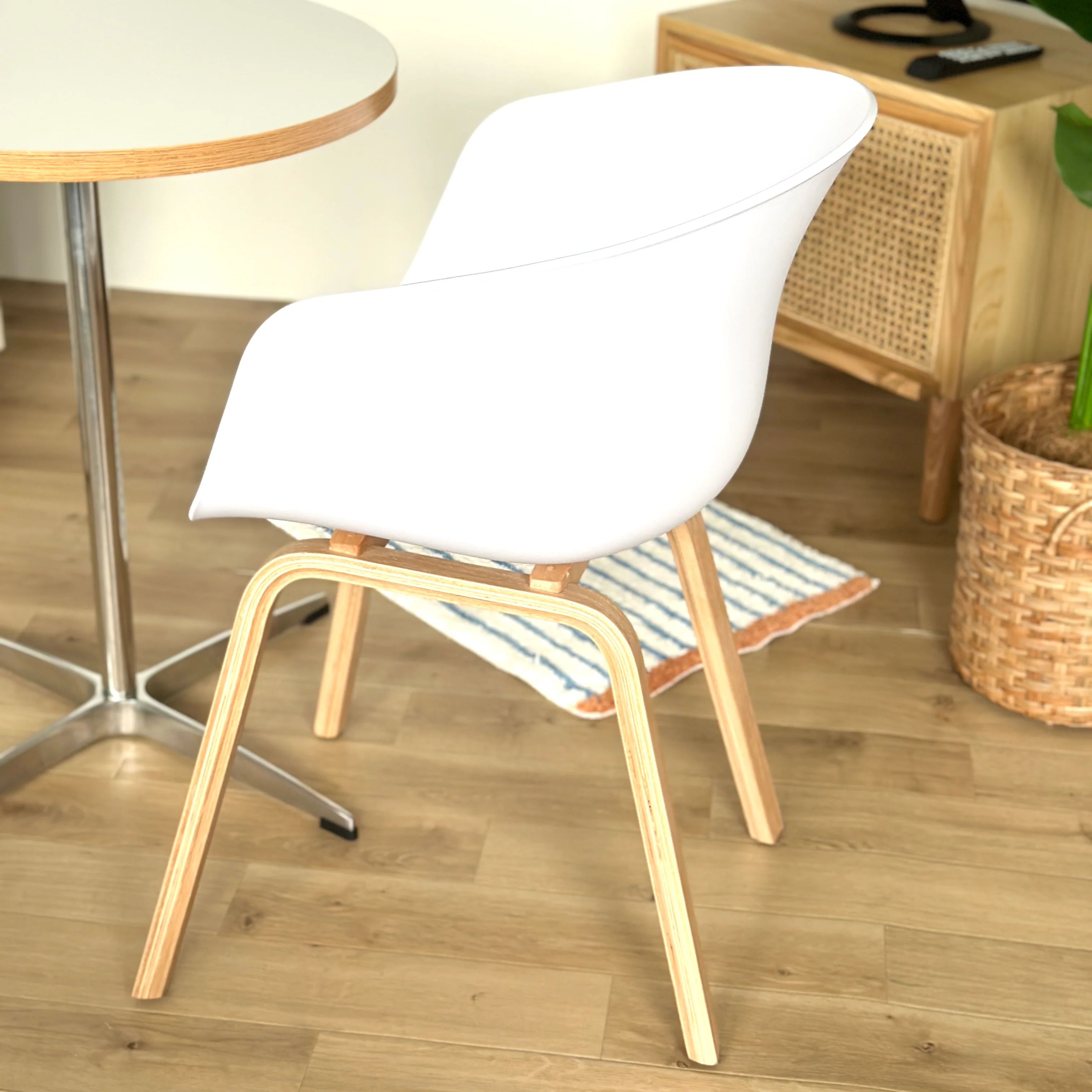 ウッド脚アームチェア