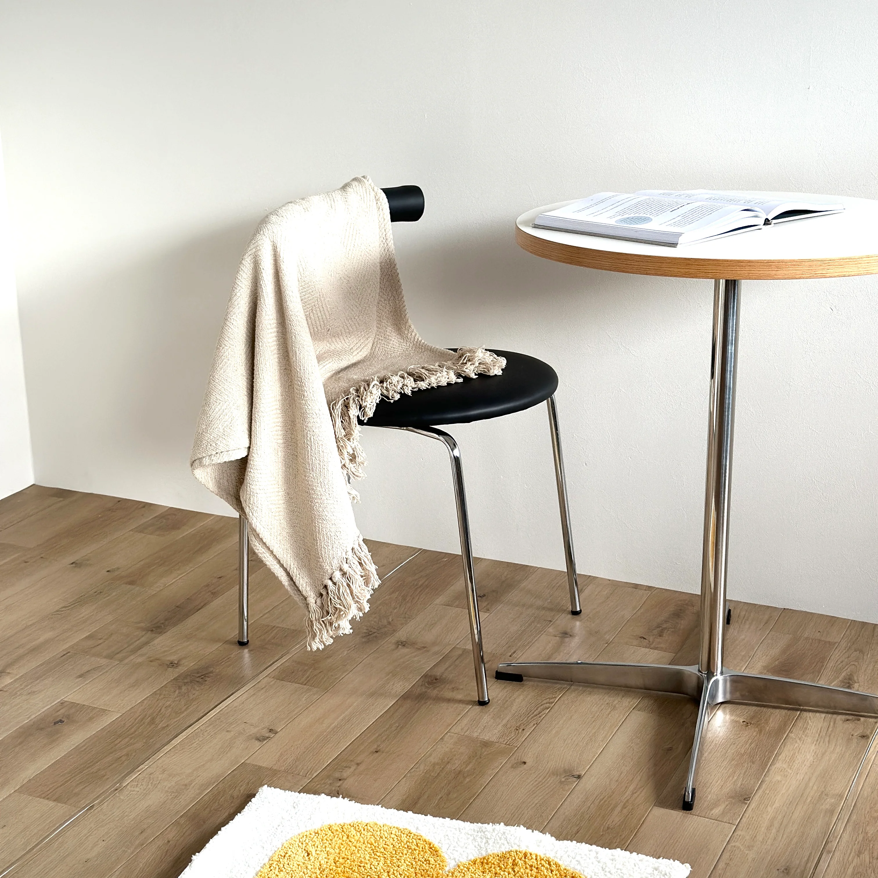 スタイリッシュスタッキングチェア