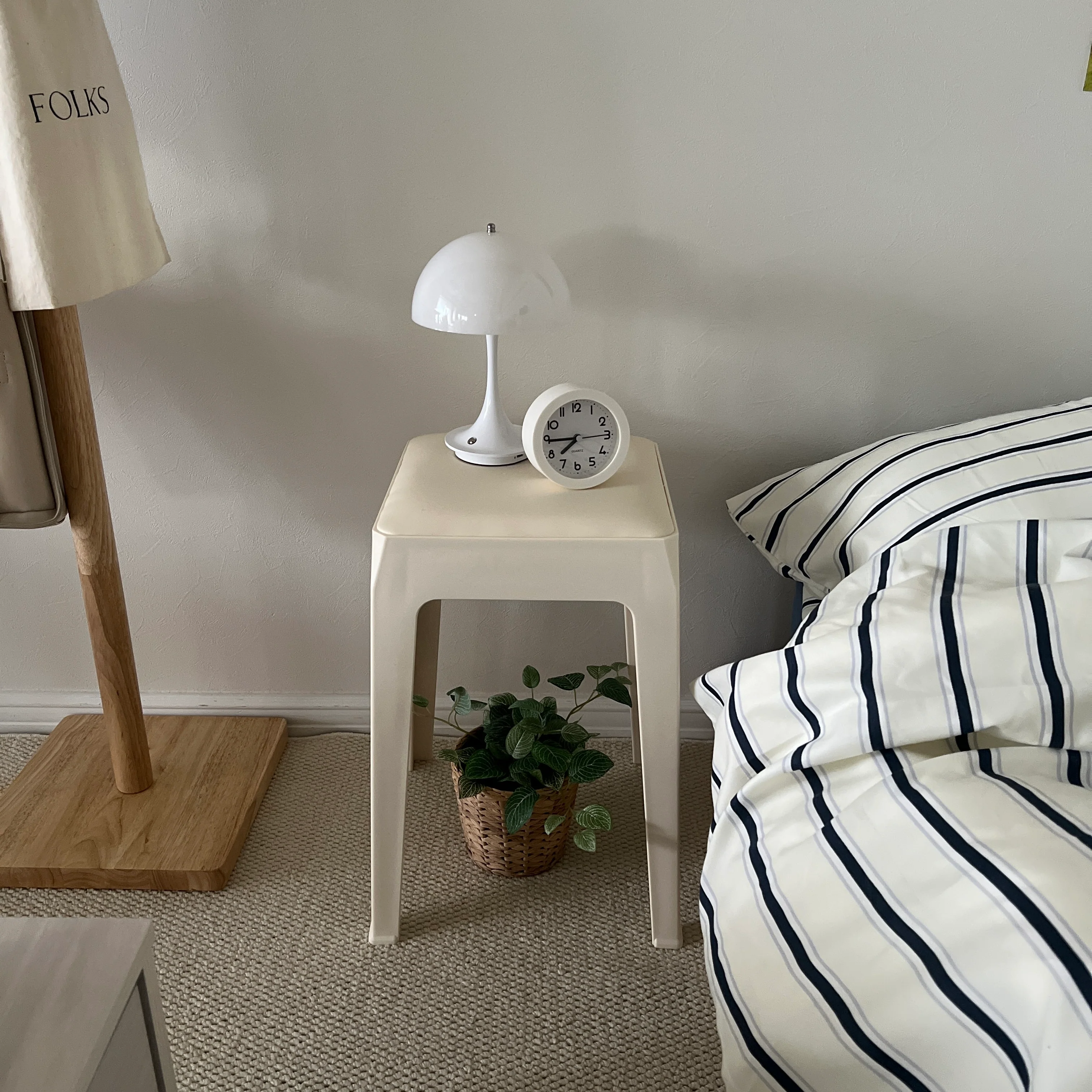 レザー調スクエアスツール