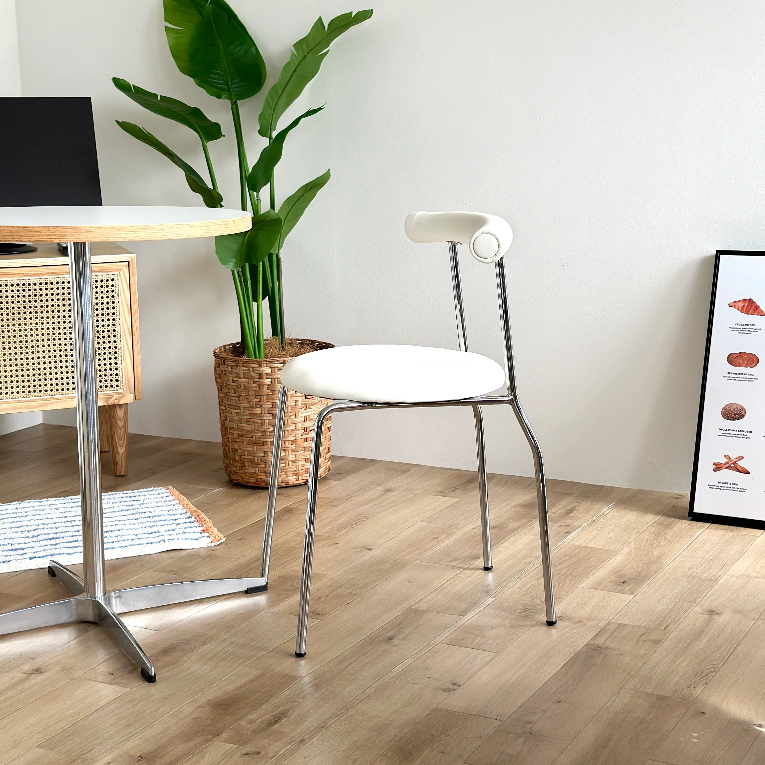 スタイリッシュスタッキングチェア