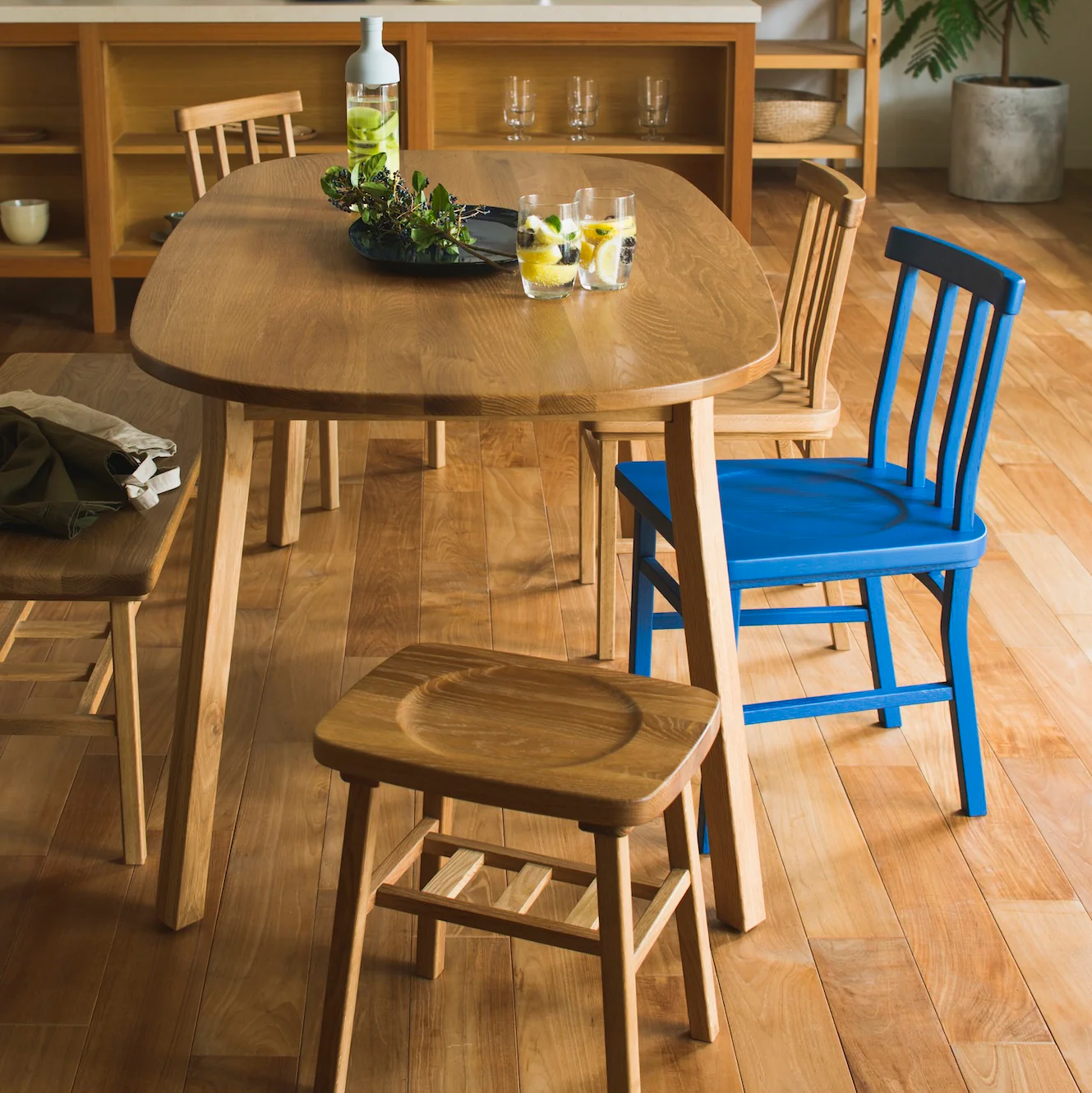 マージダイニングチェア