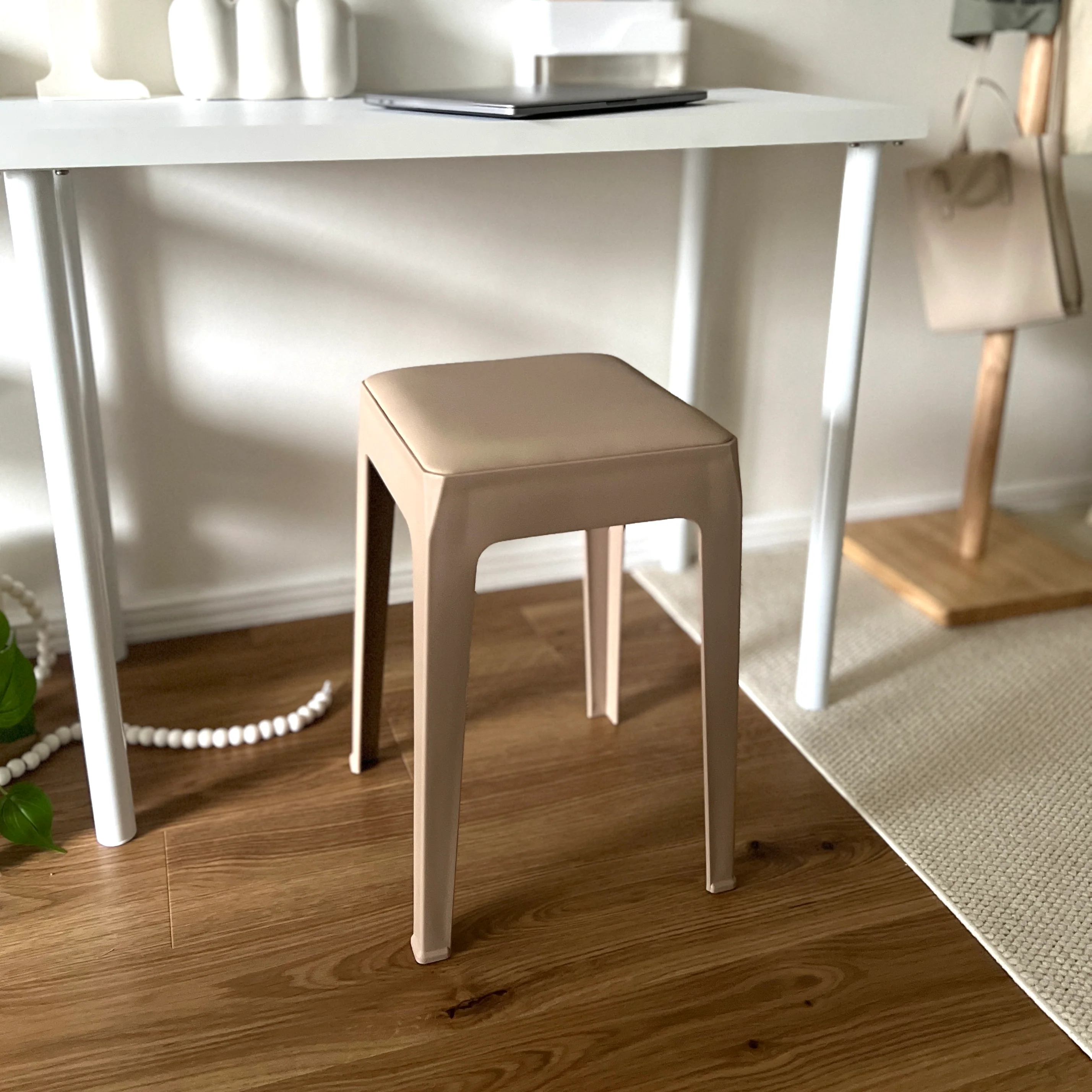 レザー調スクエアスツール