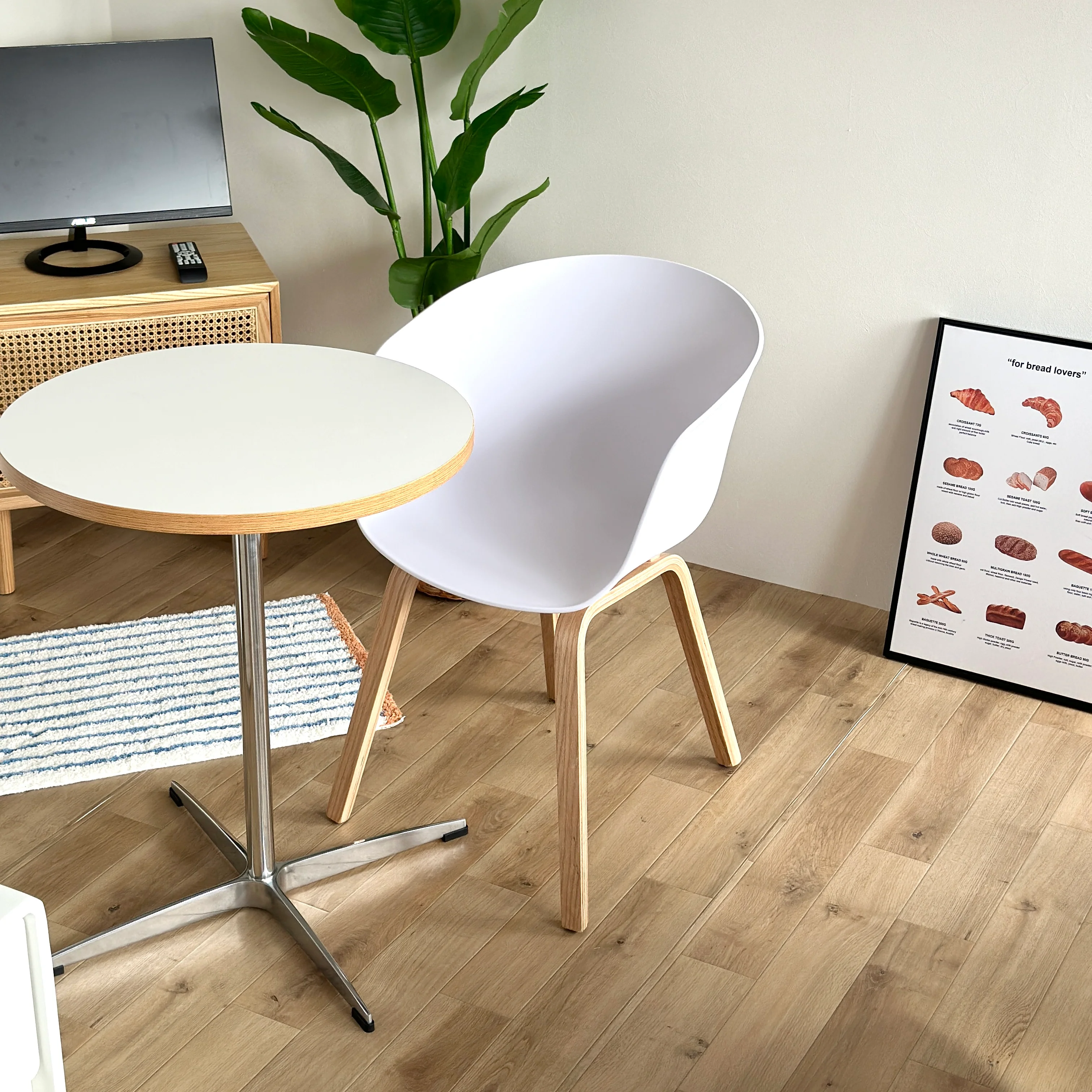 ウッド脚アームチェア