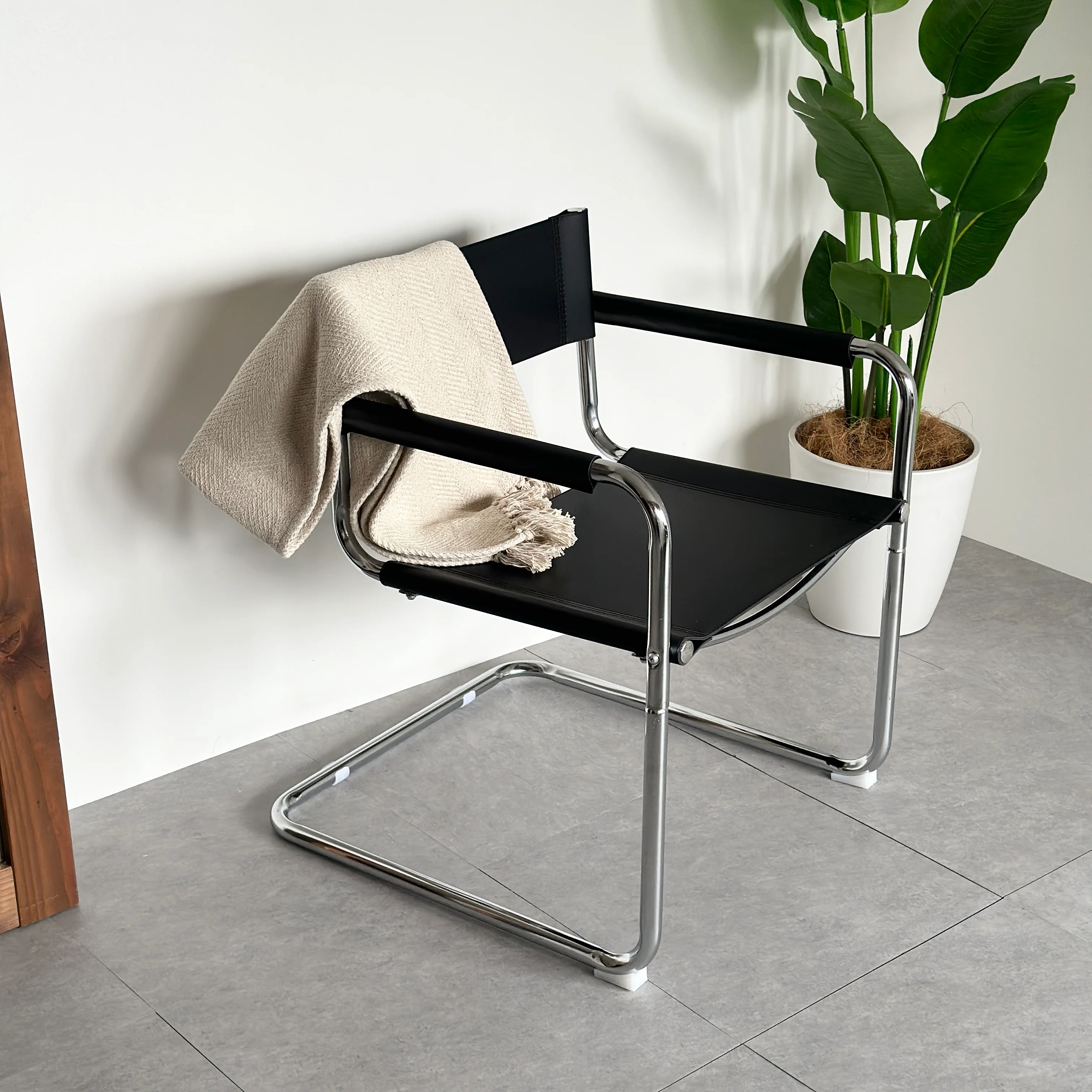 スタイリッシュカンティレバーチェア