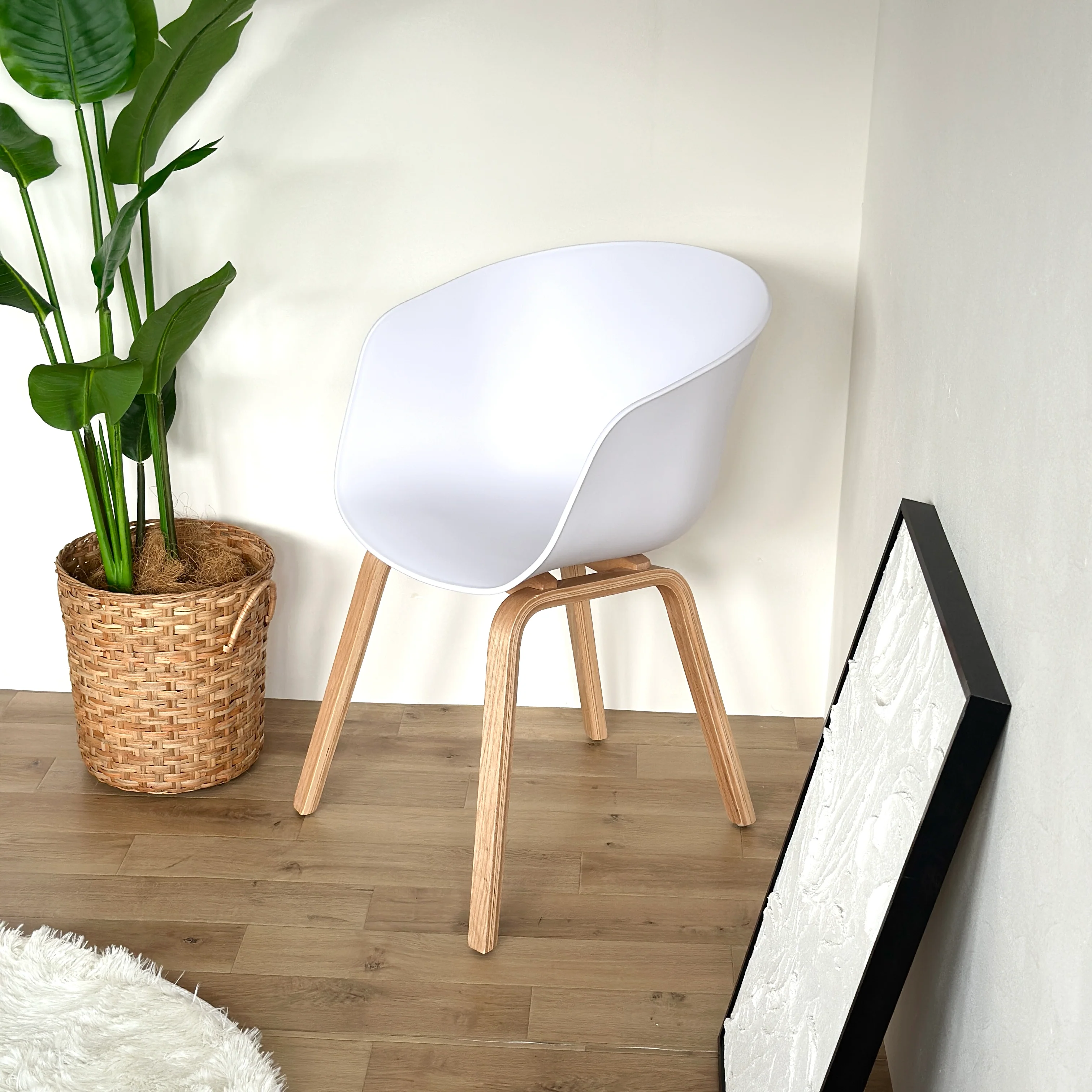 ウッド脚アームチェア