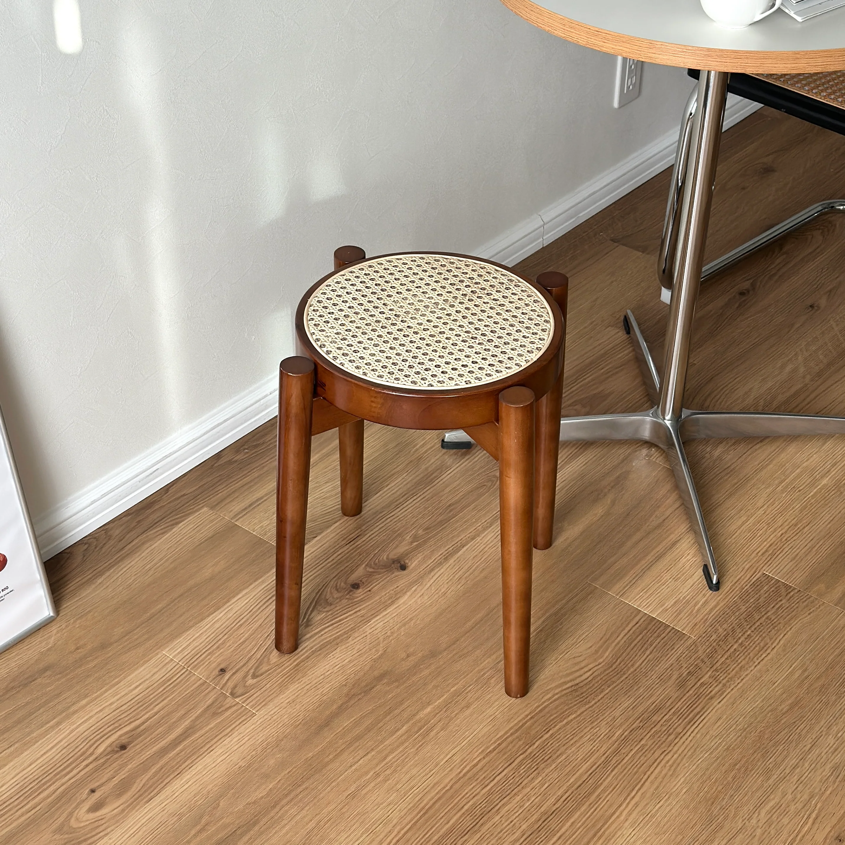 ラタンスツール