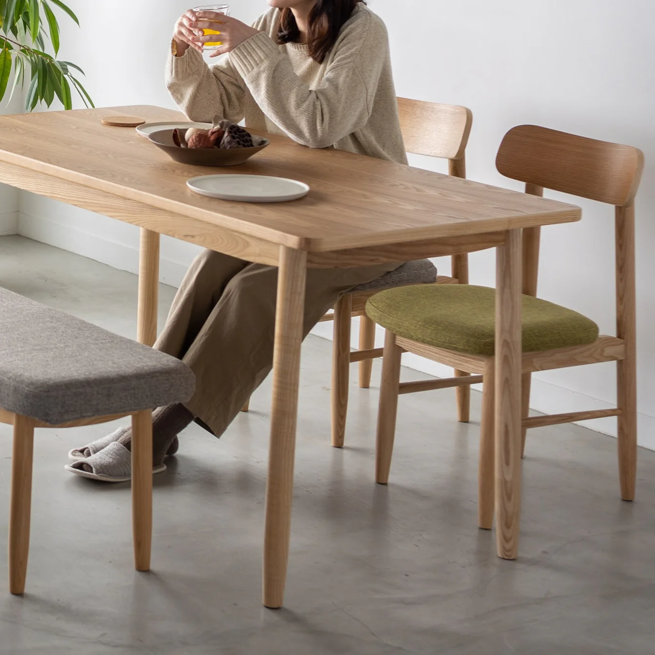 ソーサーダイニングチェア