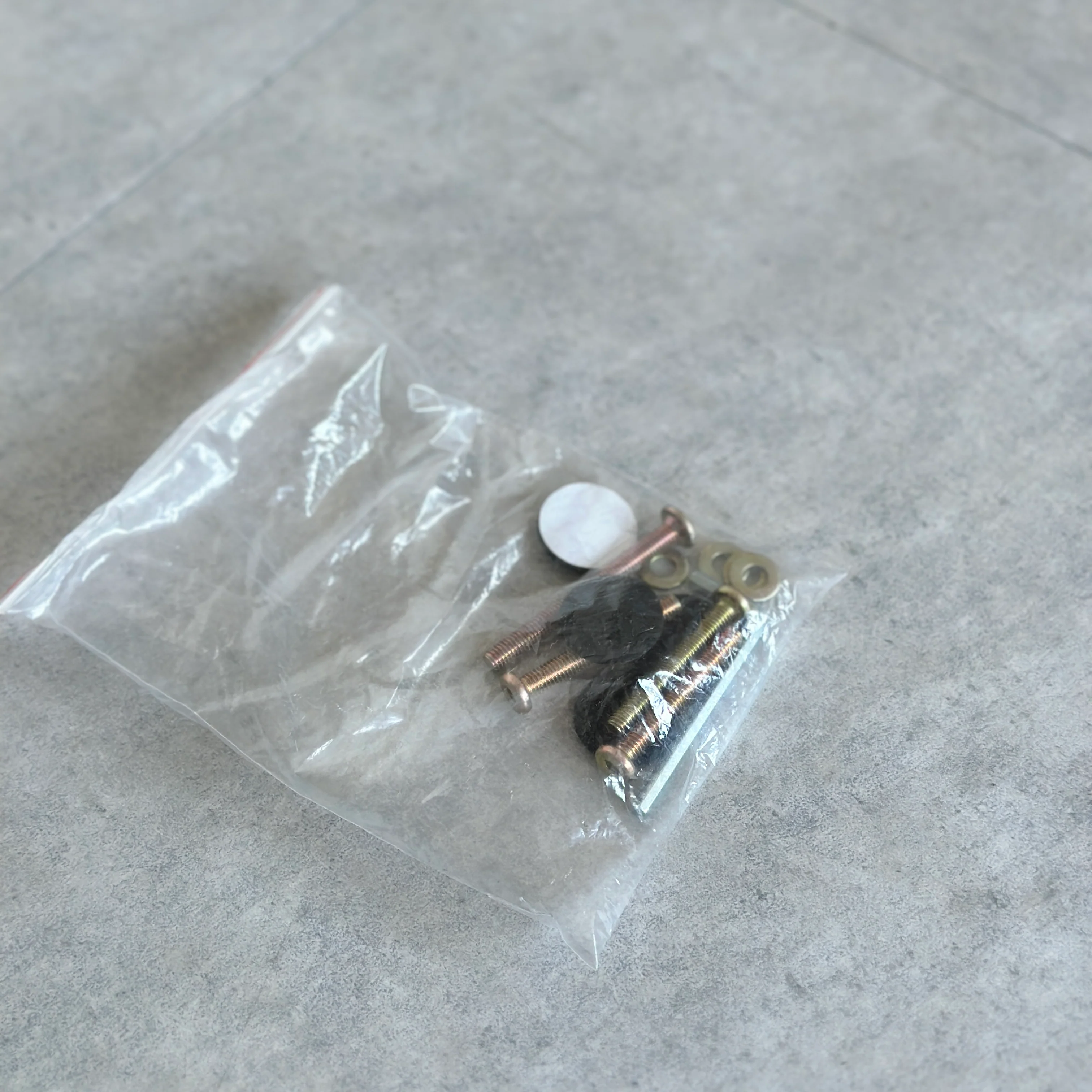 ラタンスツール