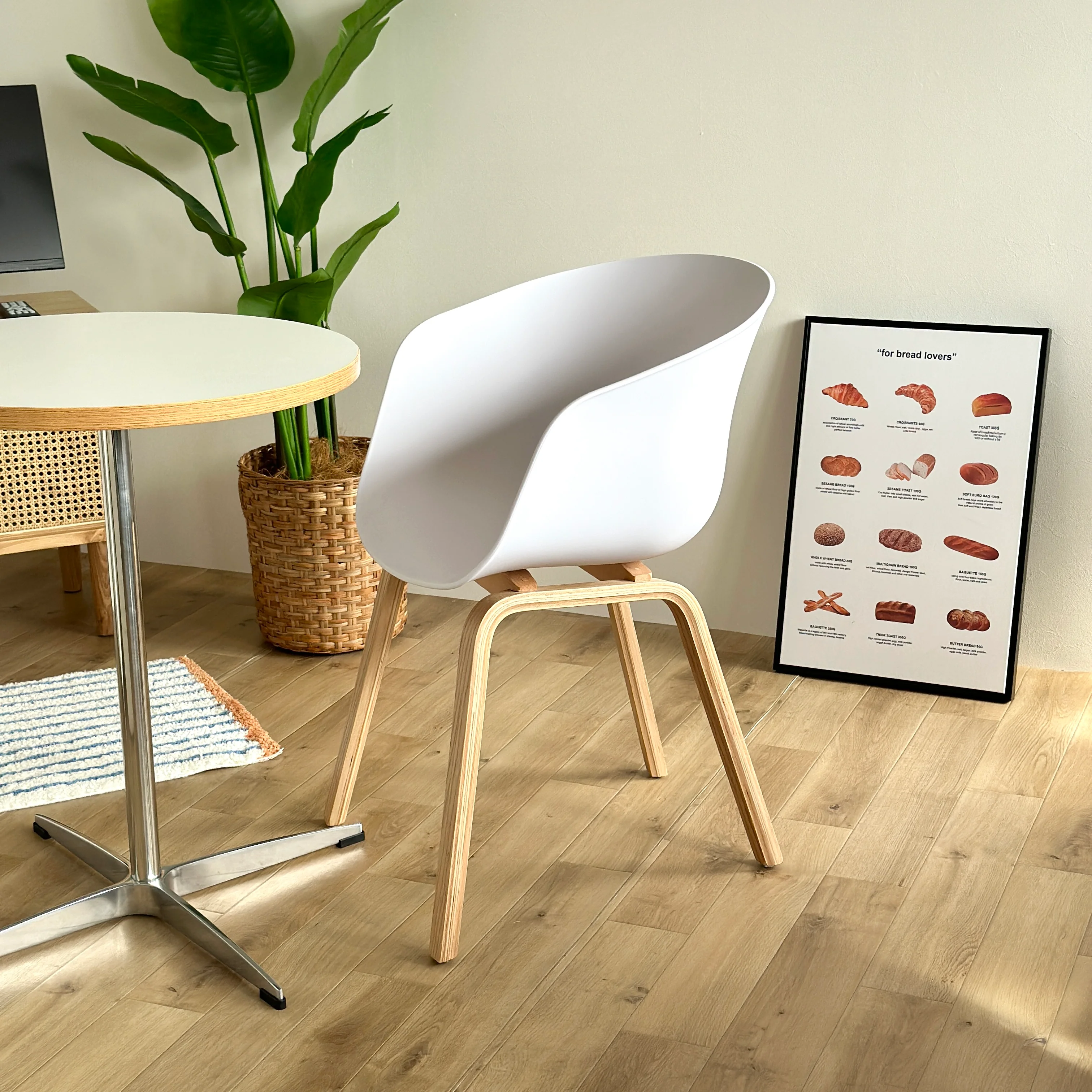 ウッド脚アームチェア