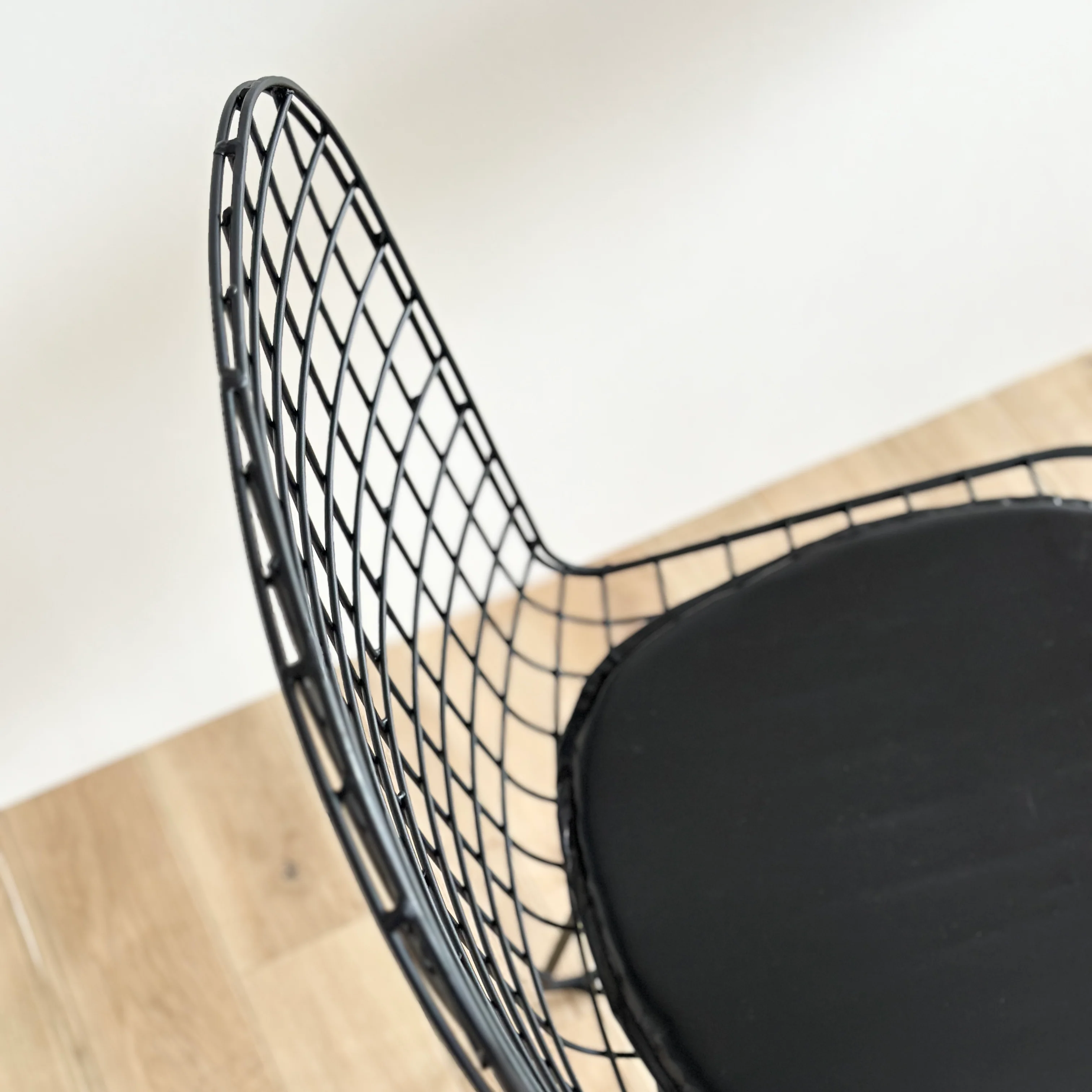 アイアンメッシュチェア