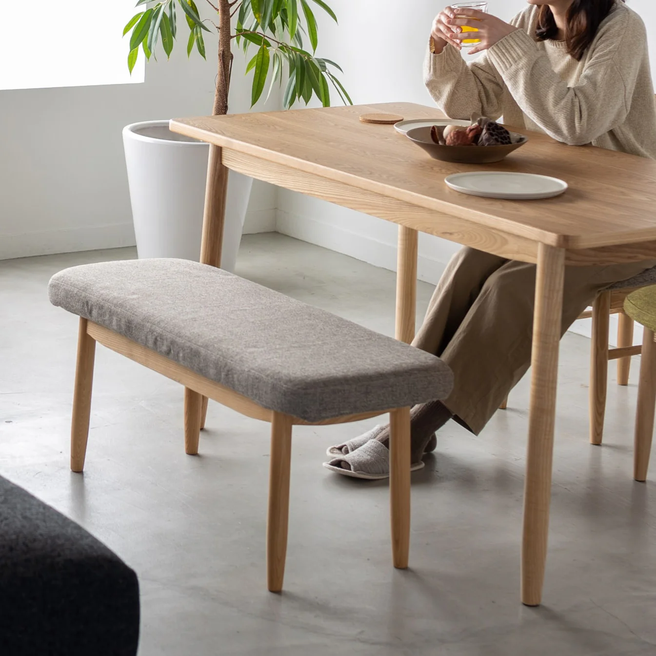 ソーサーダイニングベンチ