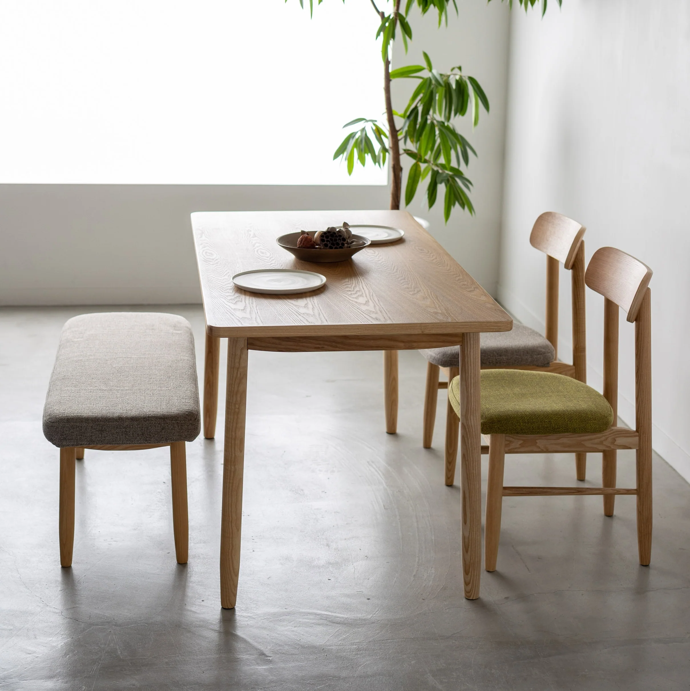 ソーサーダイニングチェア