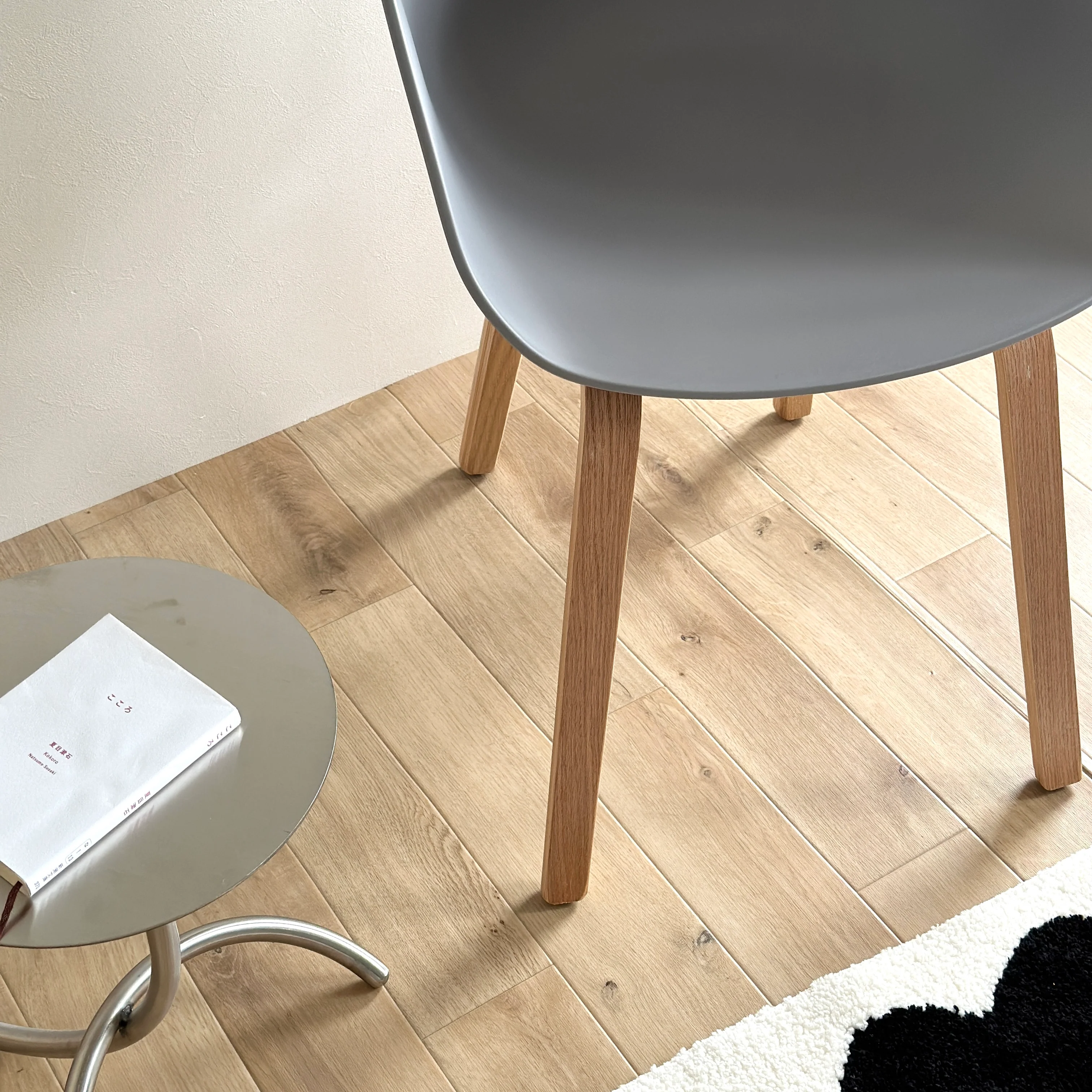 ウッド脚アームチェア