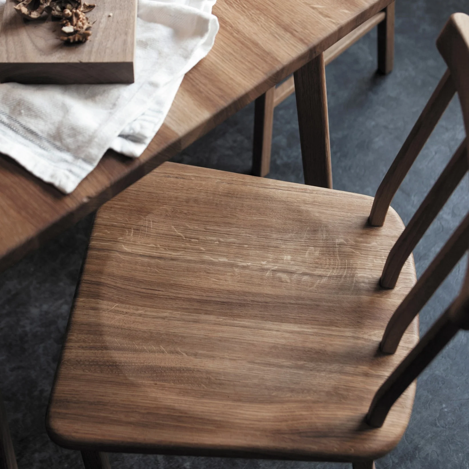 マージダイニングチェア