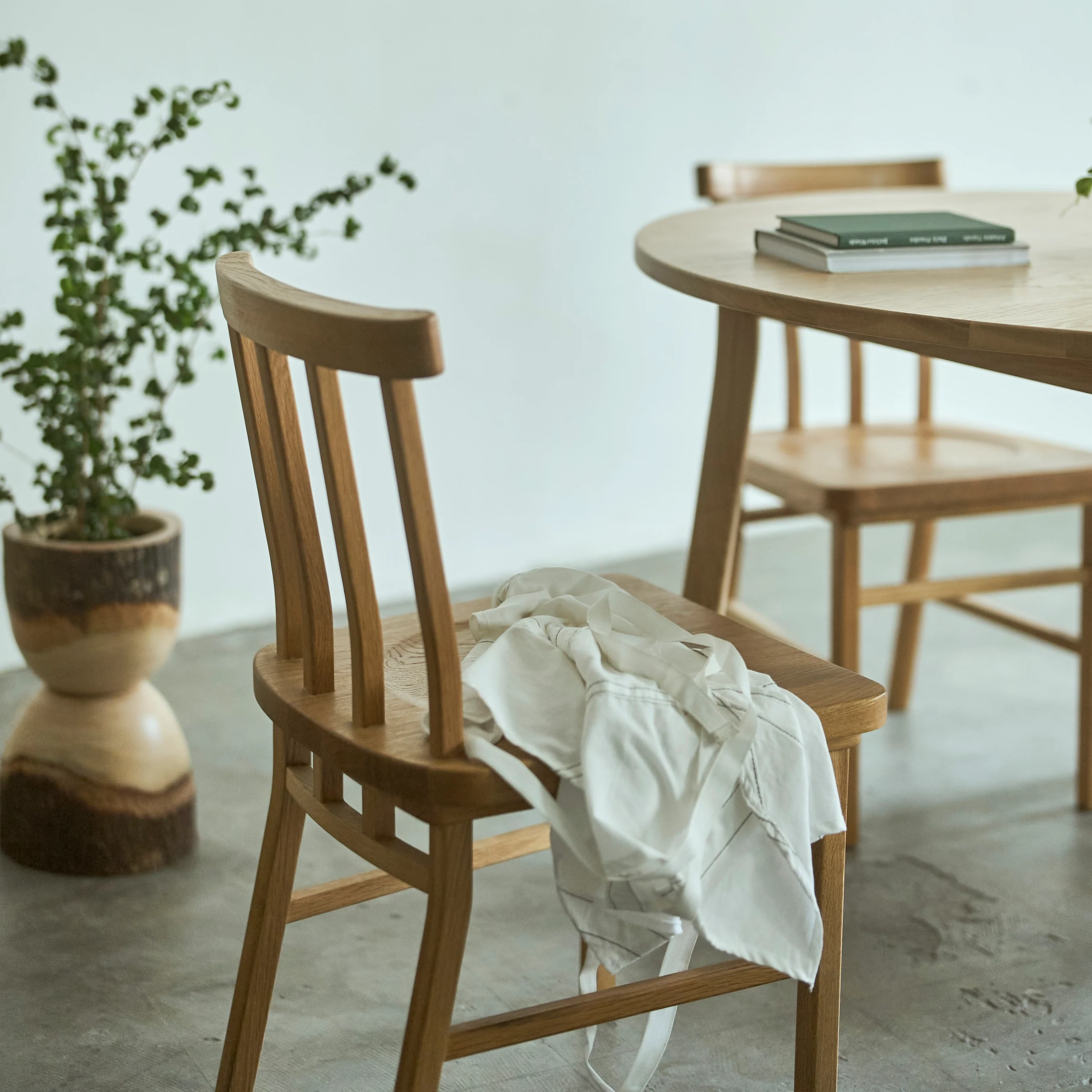 マージダイニングチェア