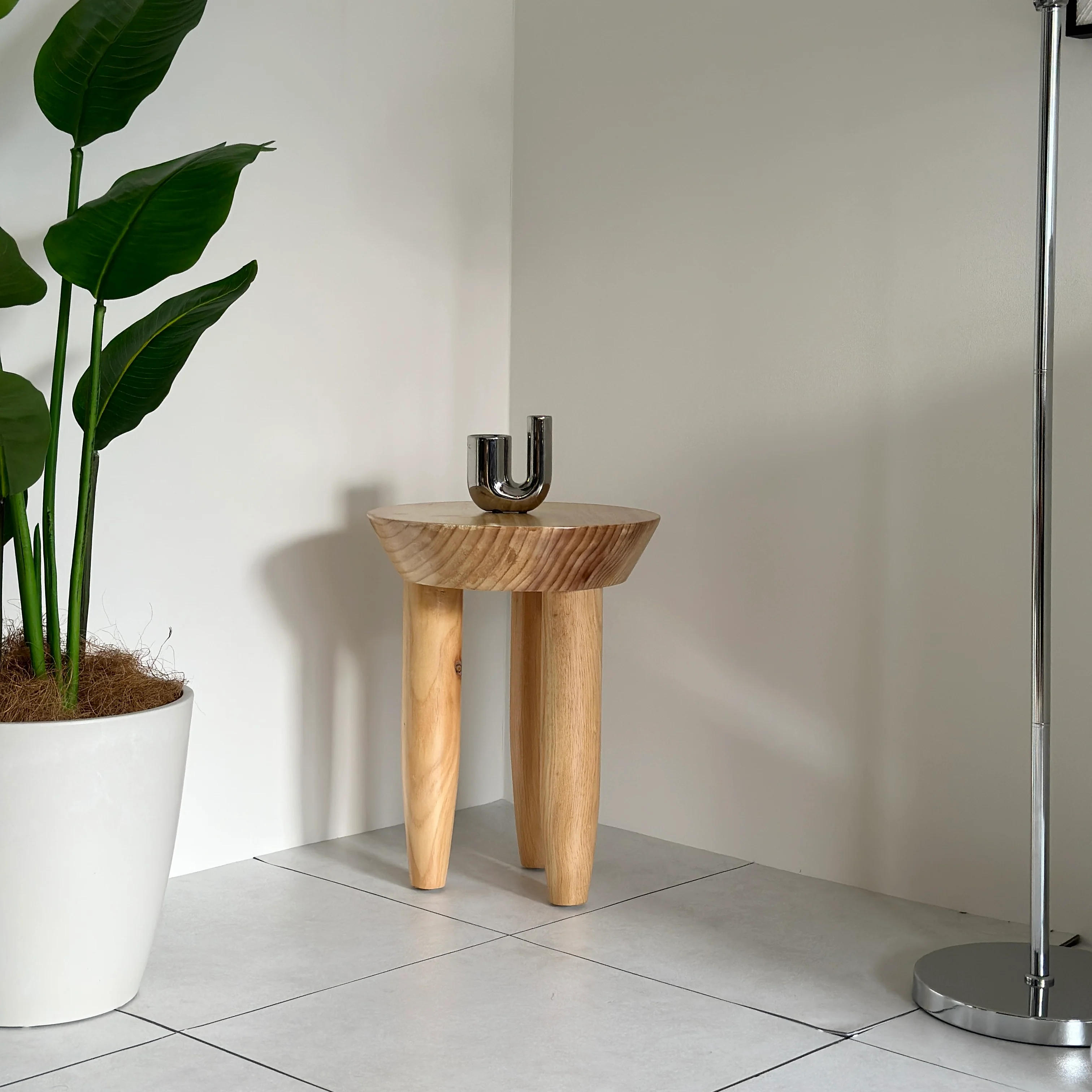 ぽってり脚ウッドスツール