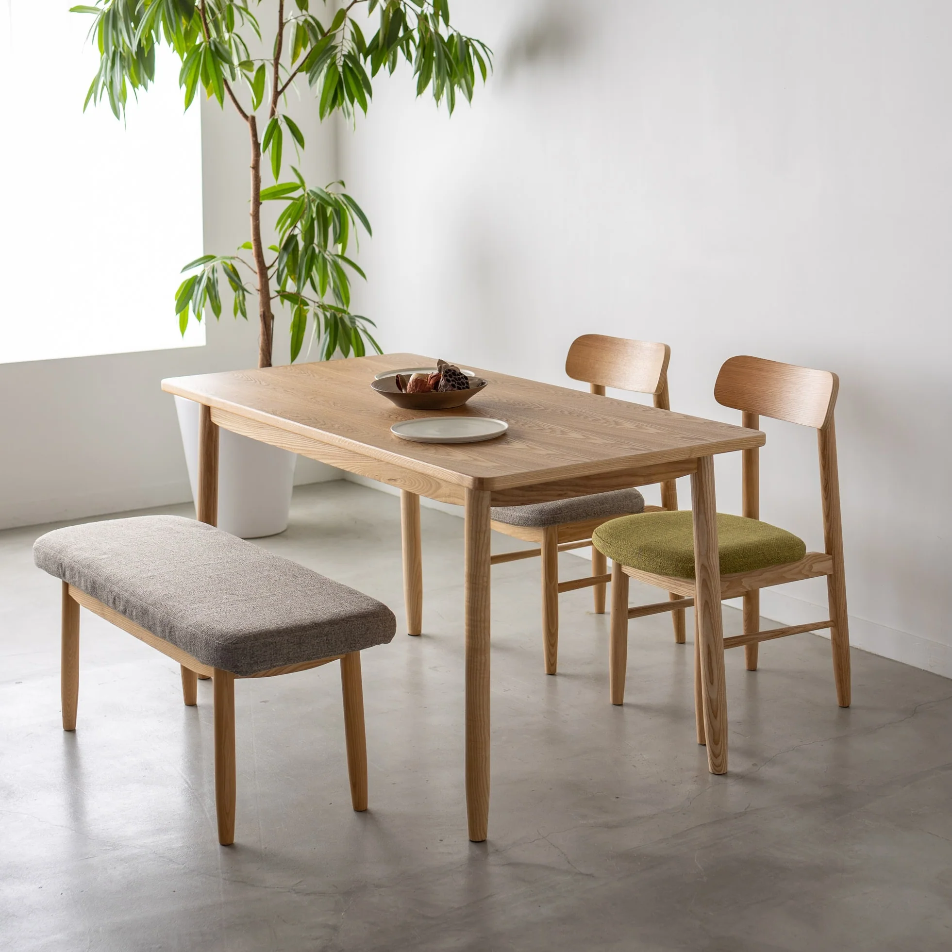 ソーサーダイニングベンチ