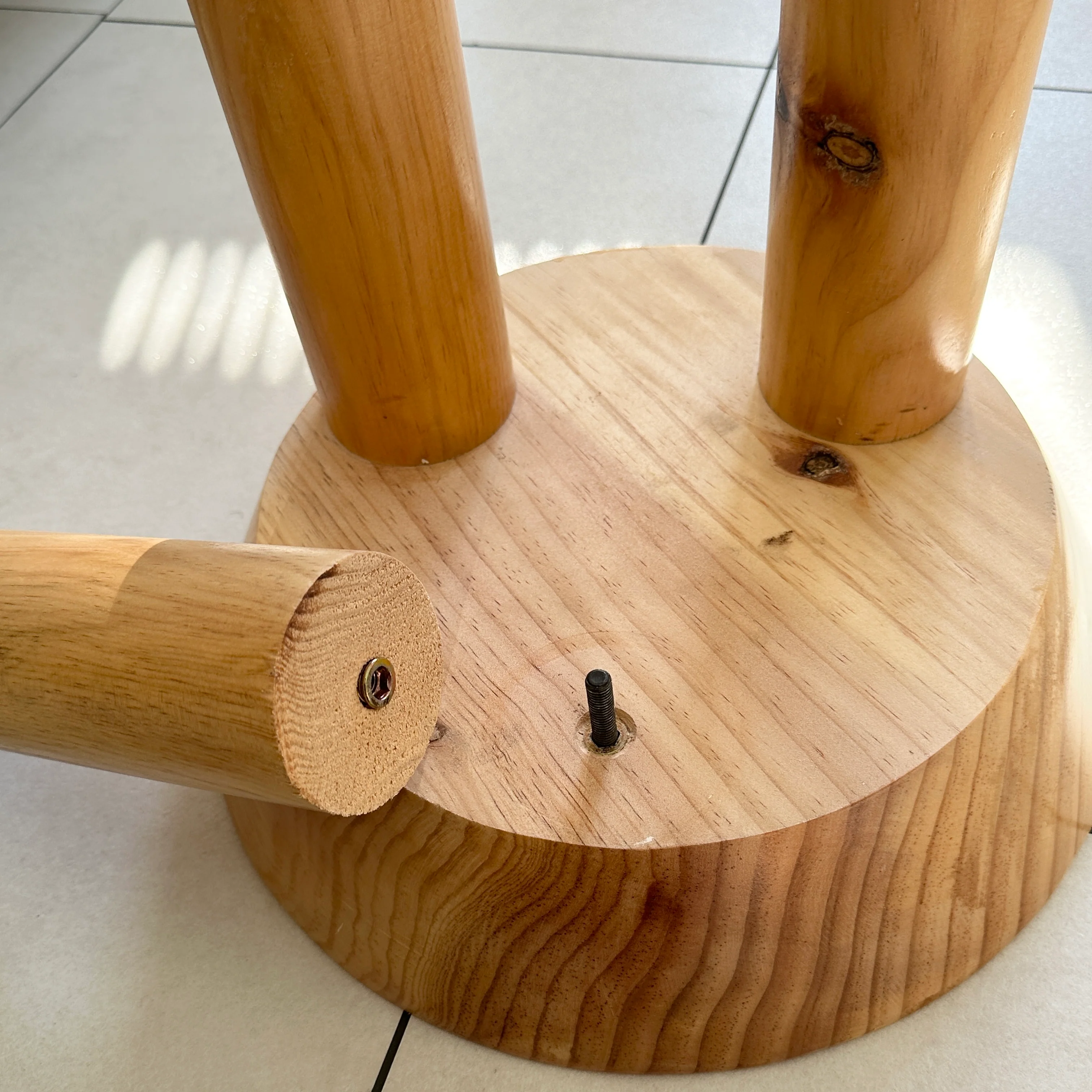 ぽってり脚ウッドスツール