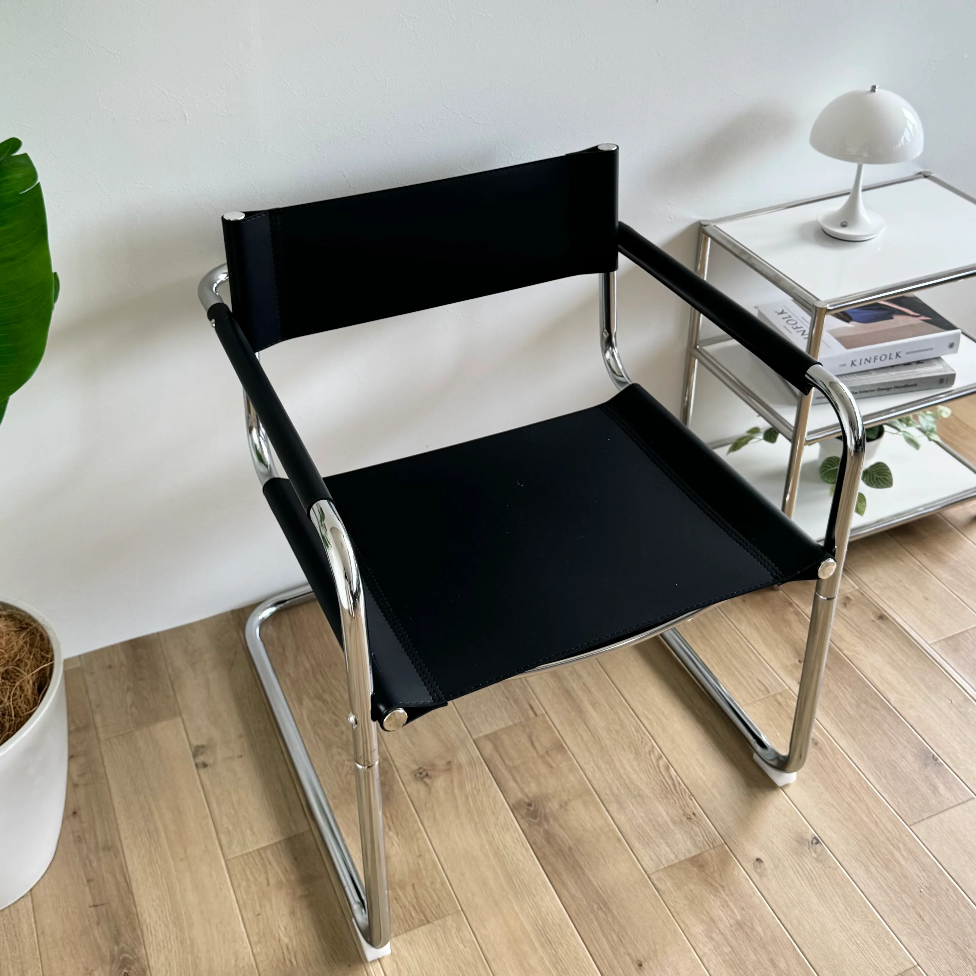 スタイリッシュカンティレバーチェア