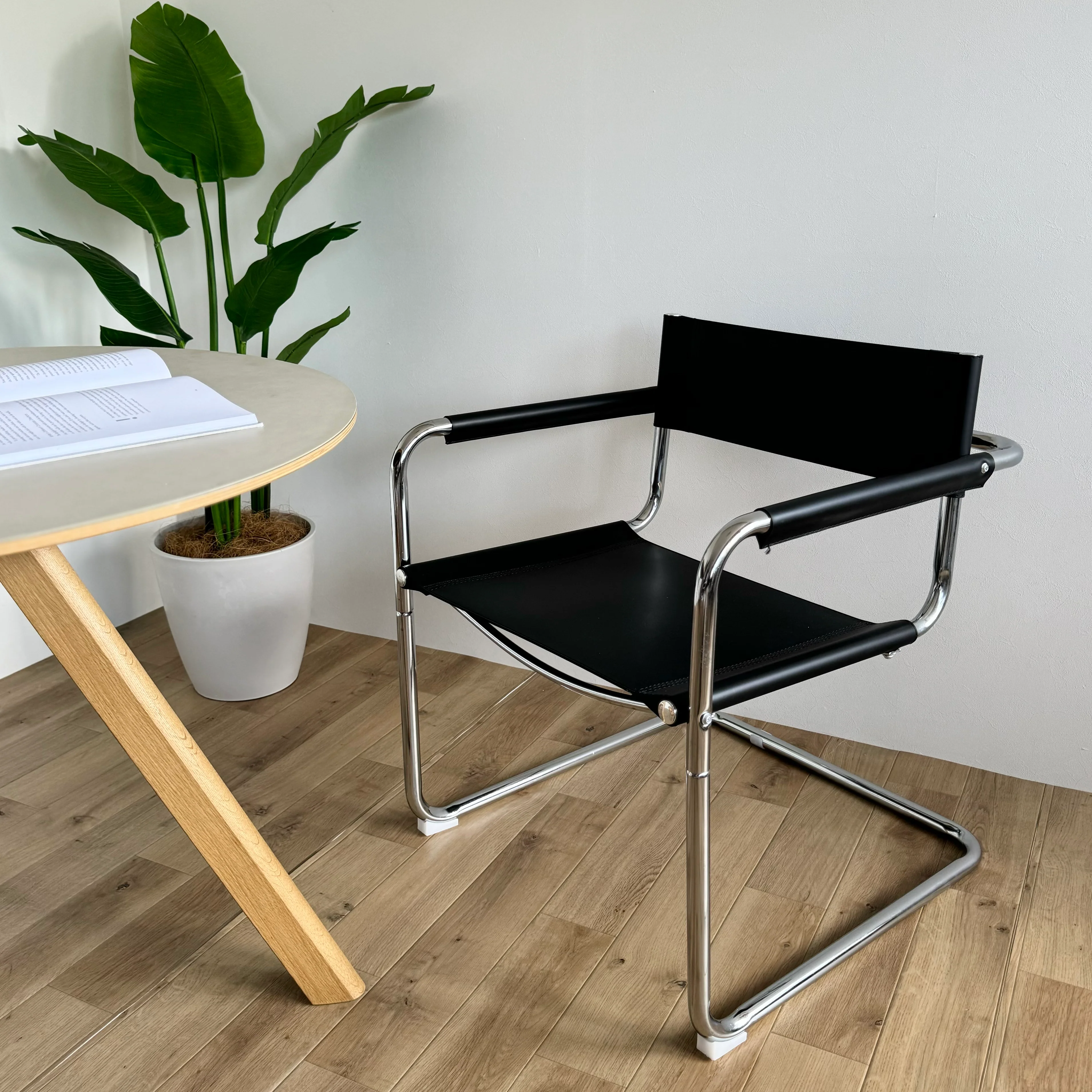 スタイリッシュカンティレバーチェア