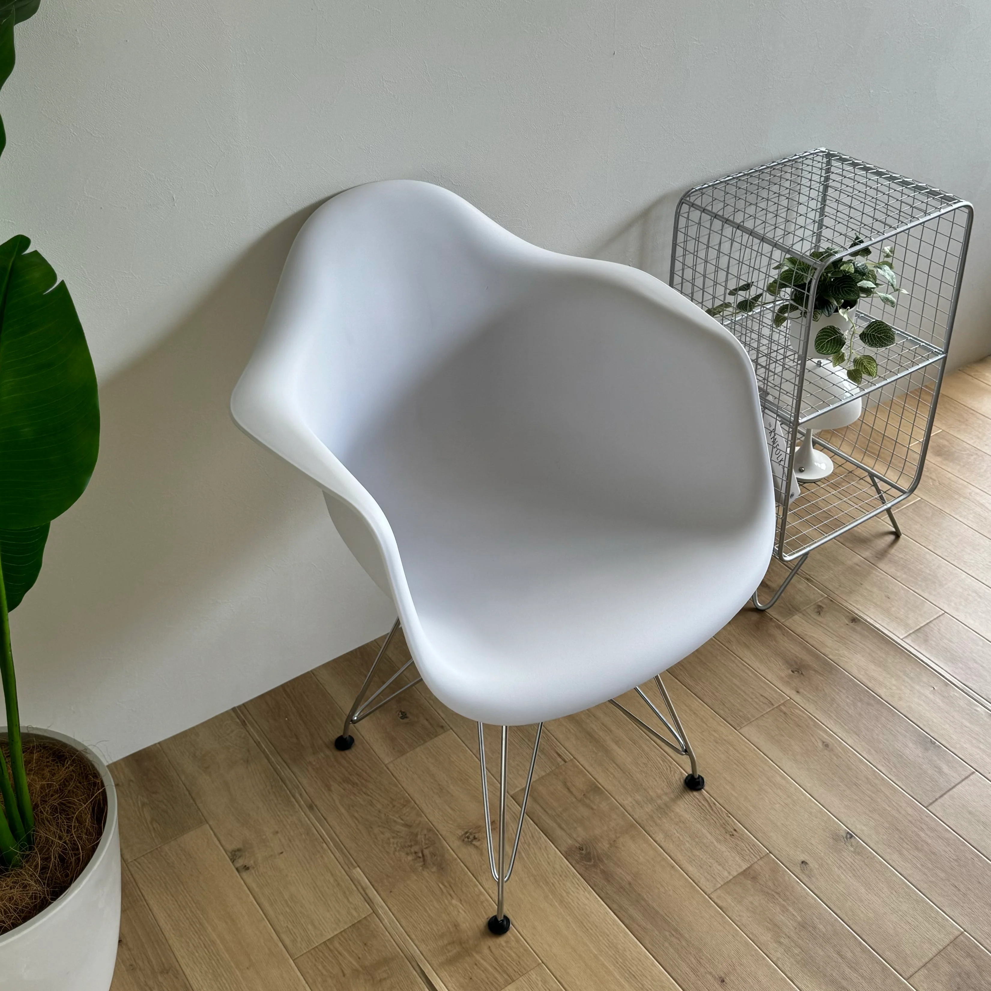 スチール脚チェア