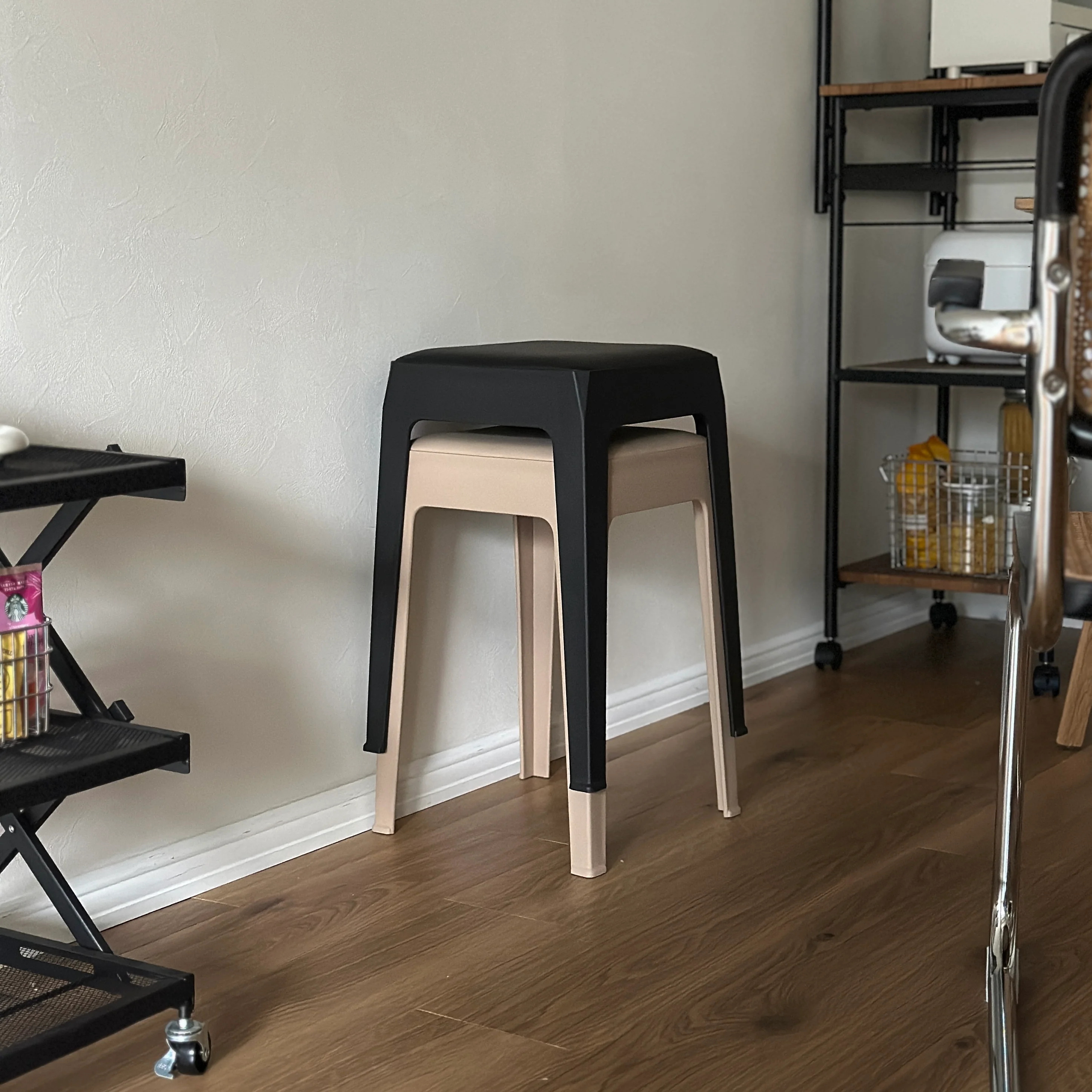 レザー調スクエアスツール