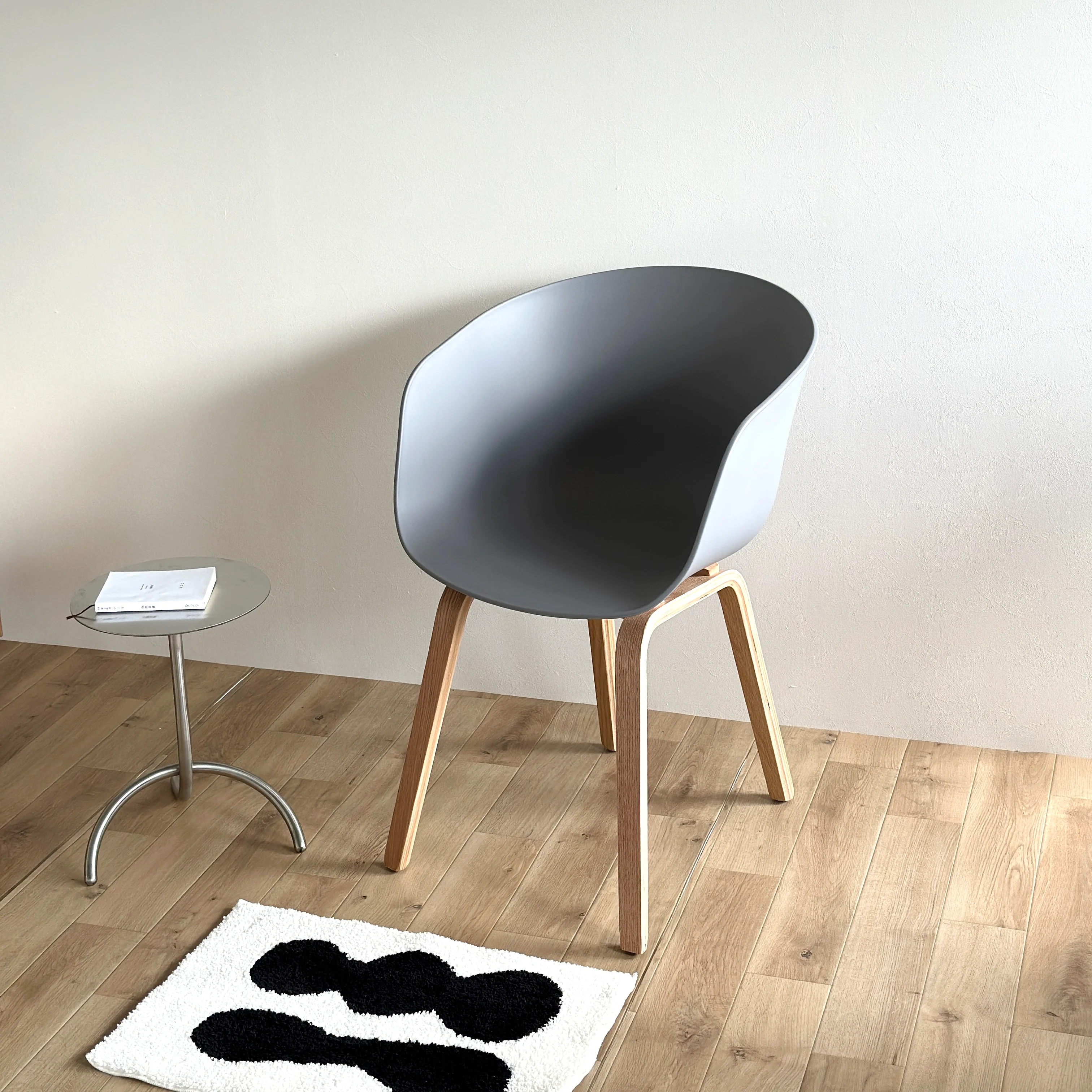 ウッド脚アームチェア