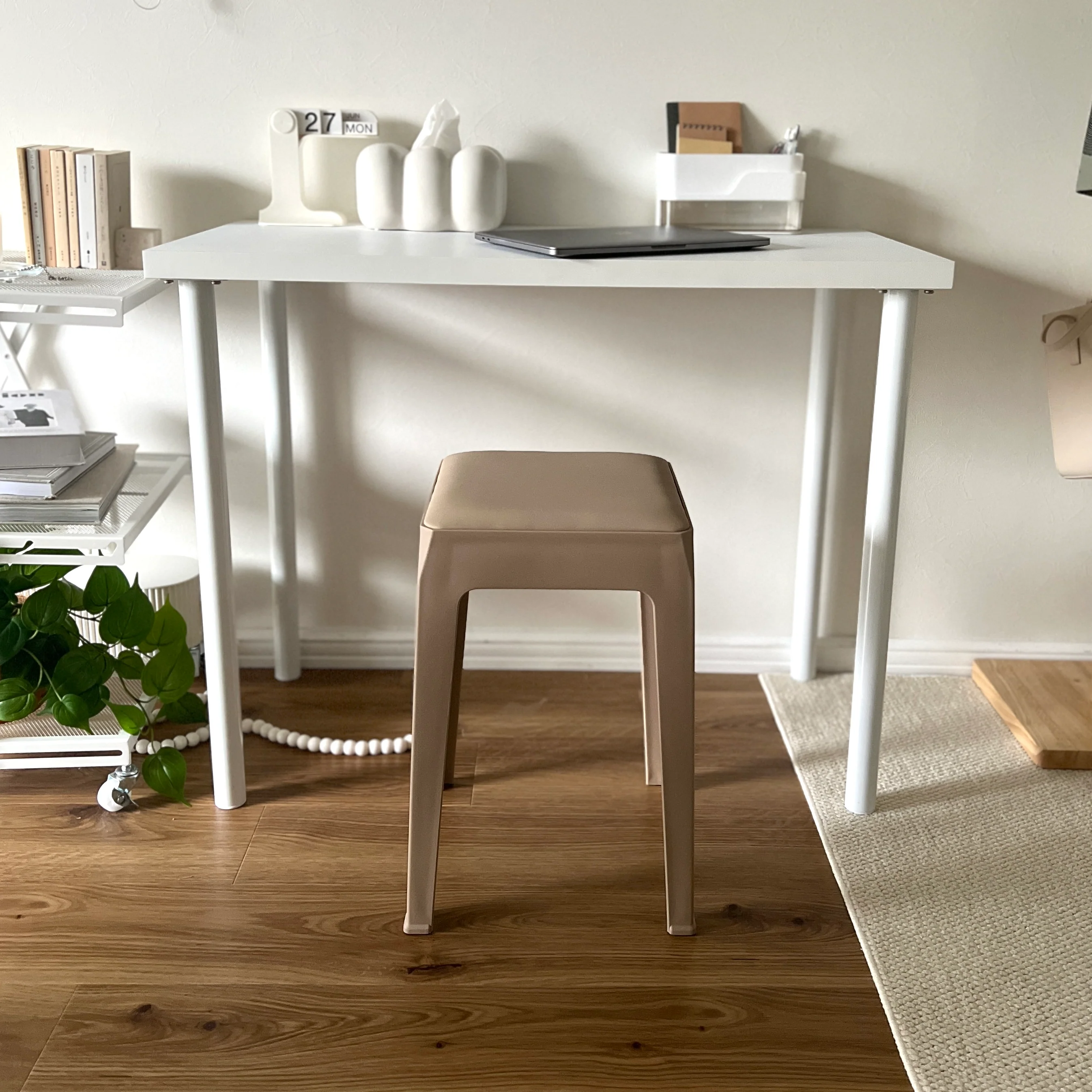 レザー調スクエアスツール