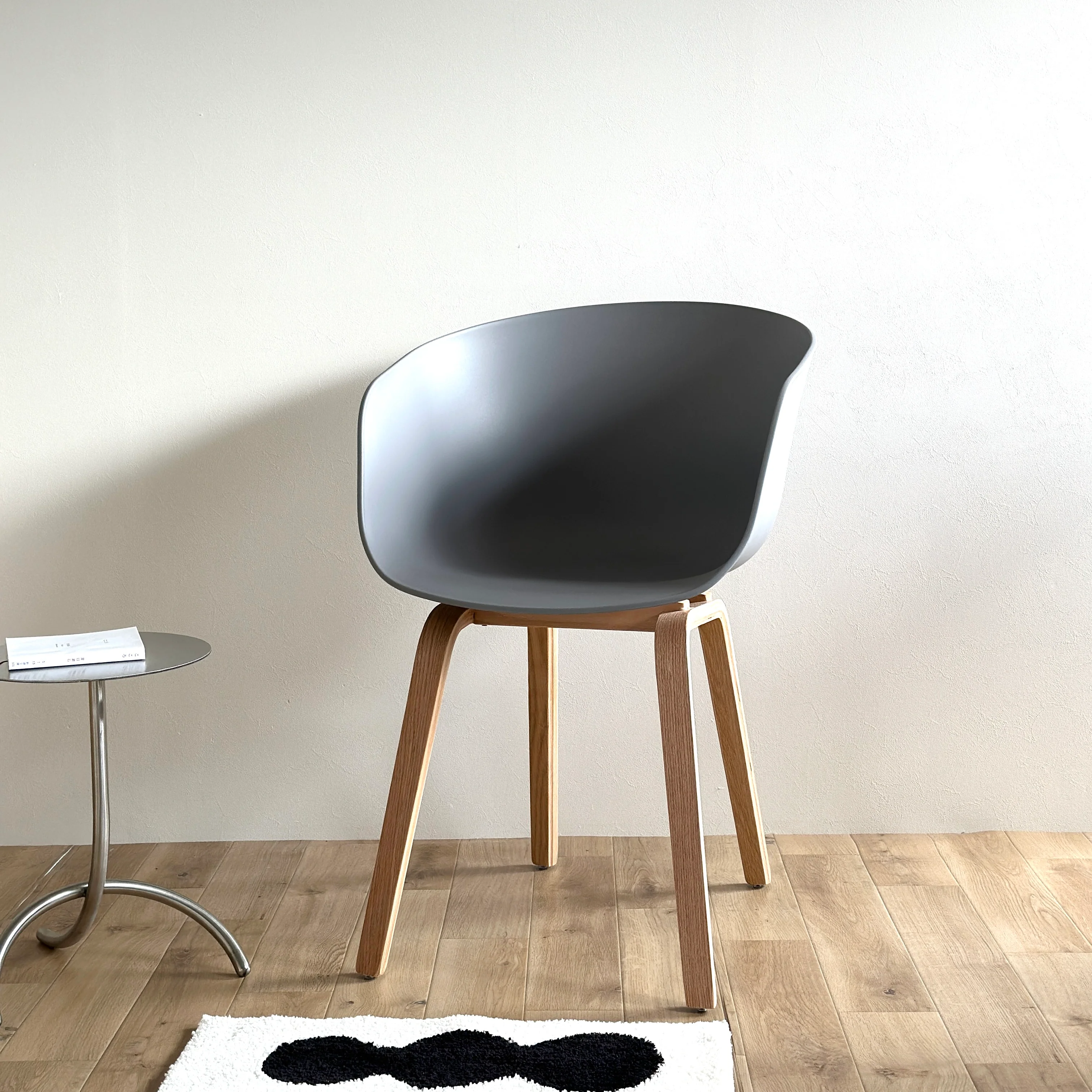 ウッド脚アームチェア