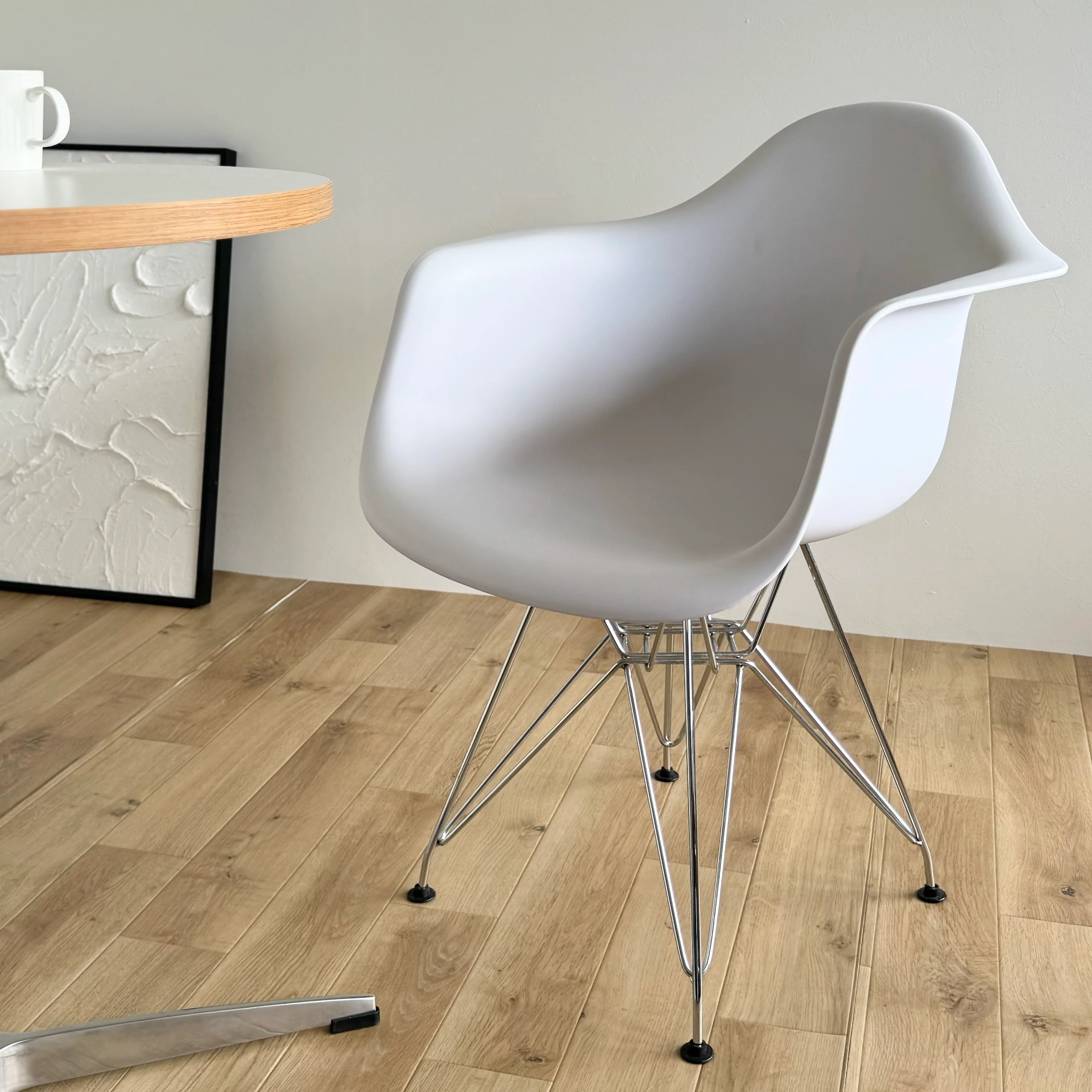 スチール脚チェア