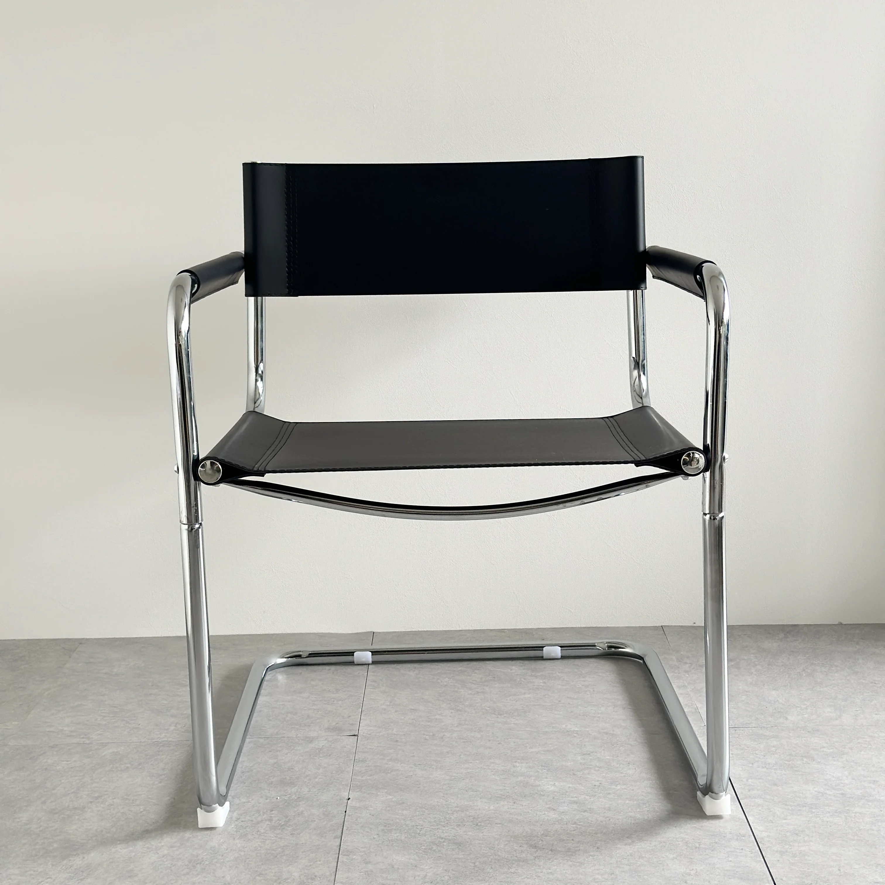 スタイリッシュカンティレバーチェア