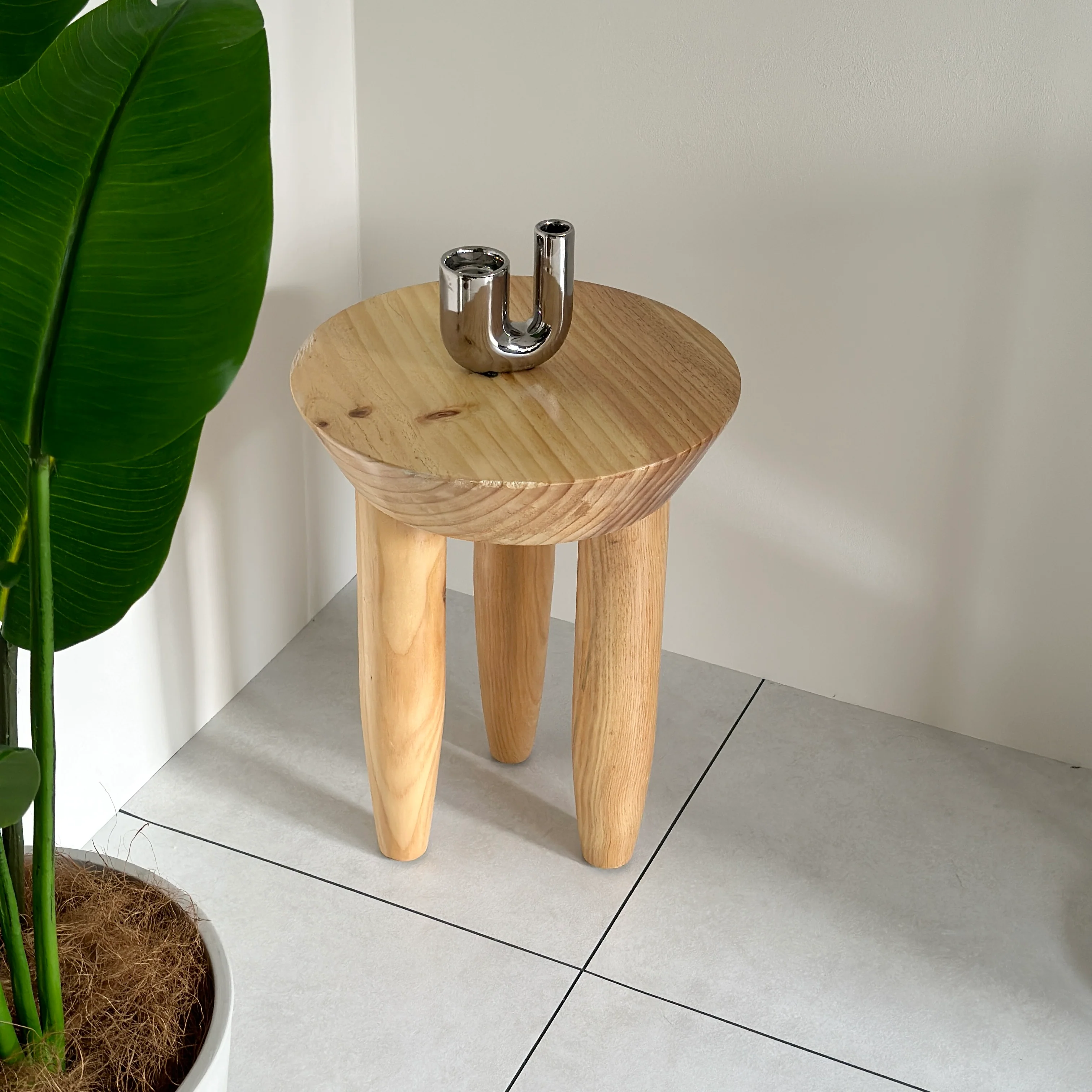 ぽってり脚ウッドスツール