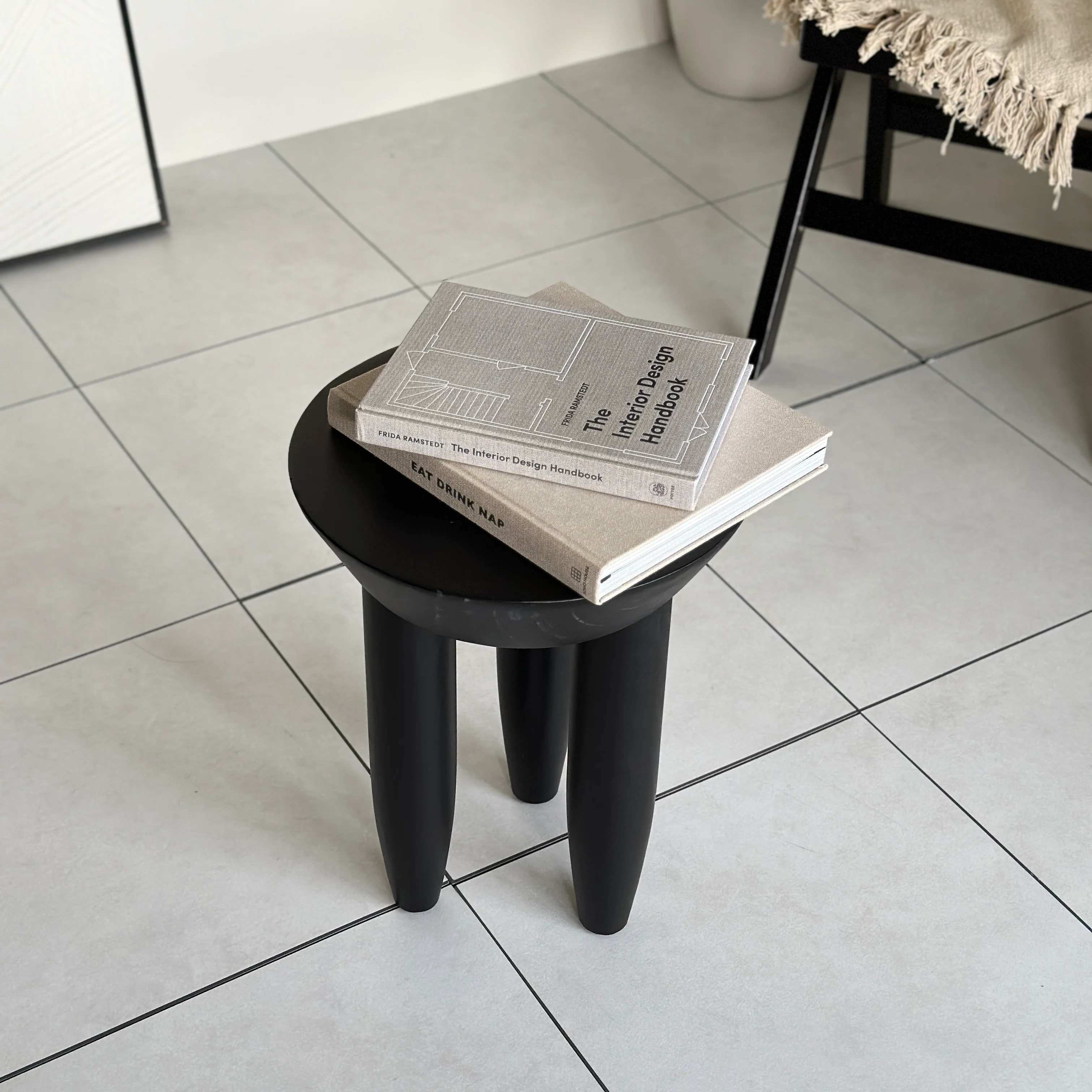 ぽってり脚ウッドスツール