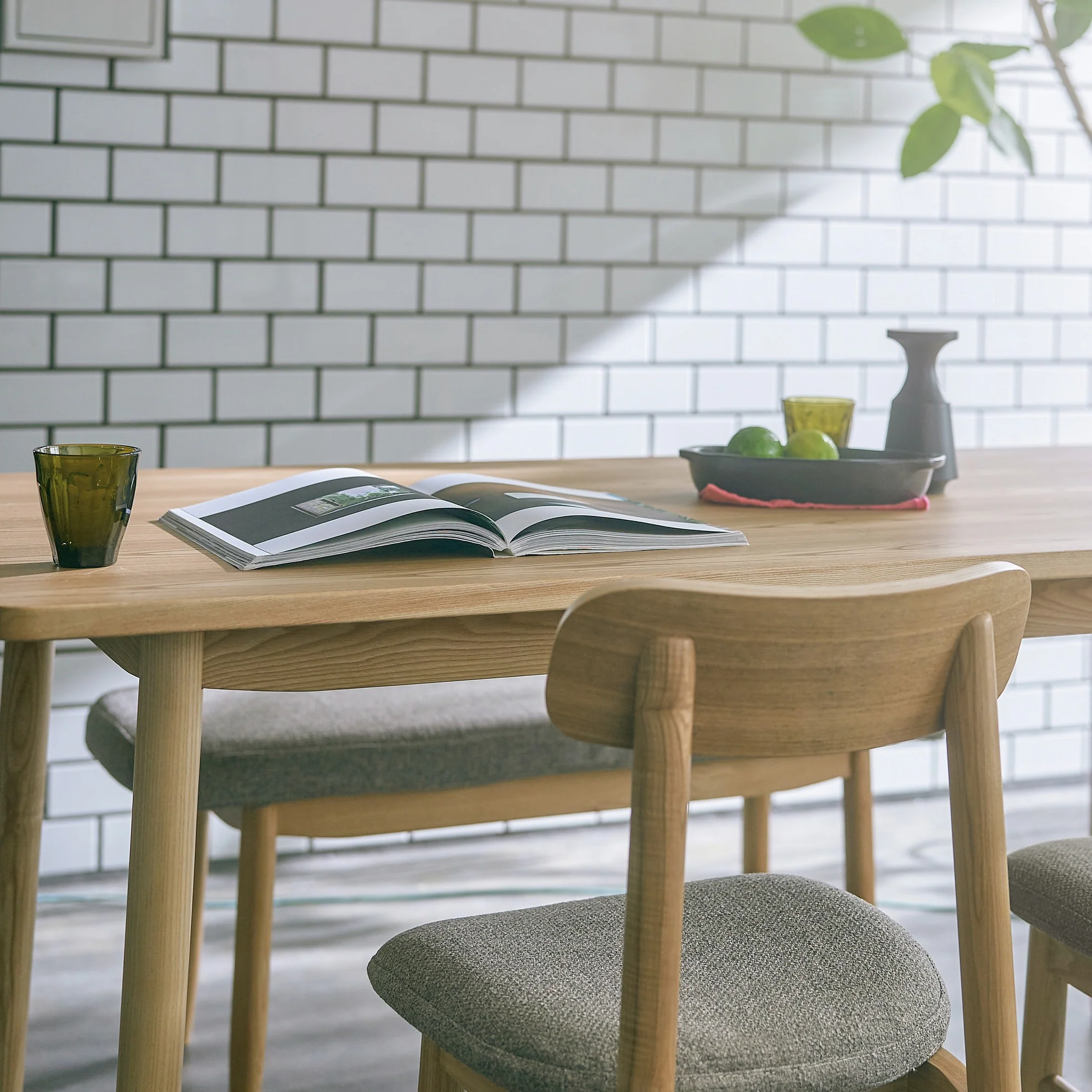 ソーサーダイニングチェア