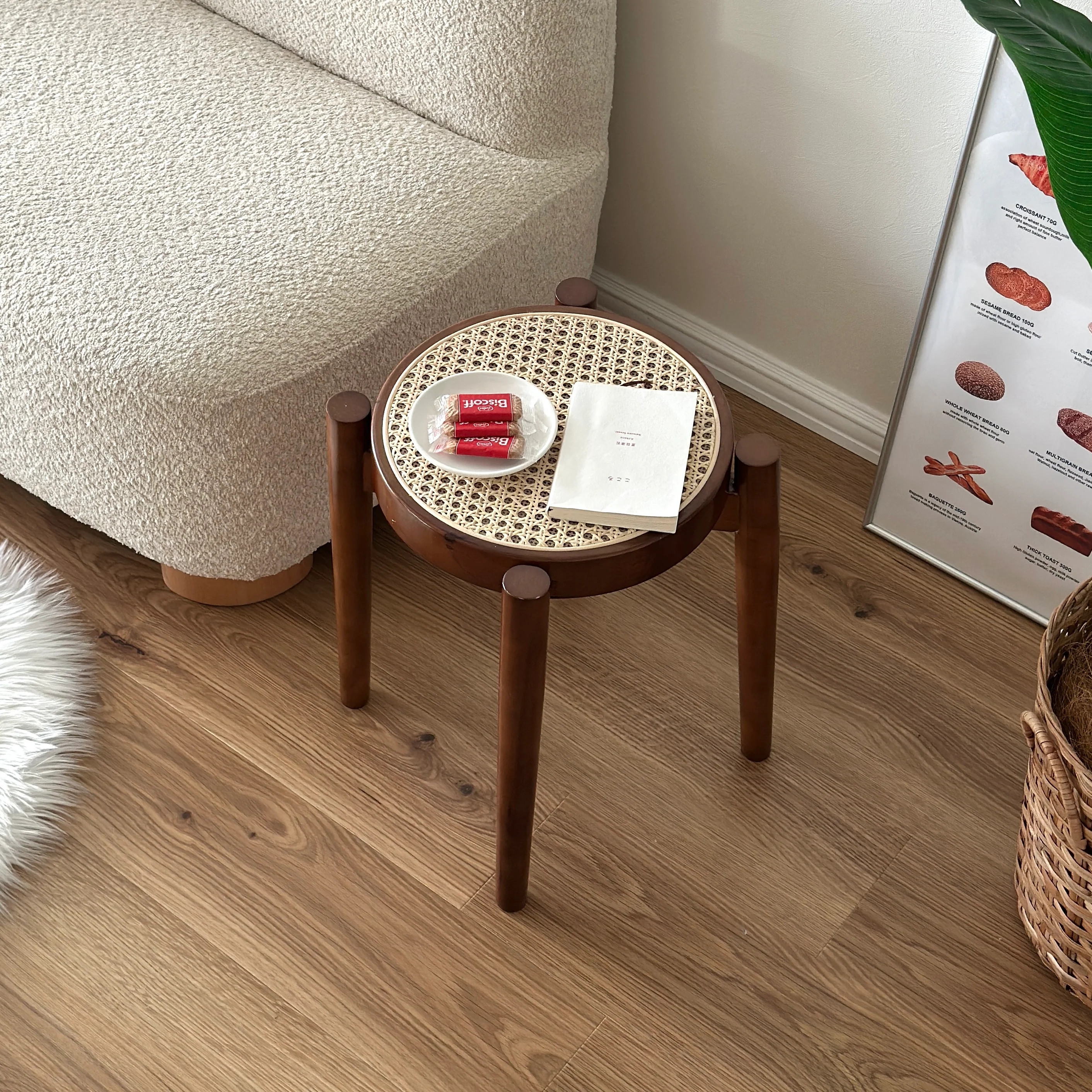 ラタンスツール