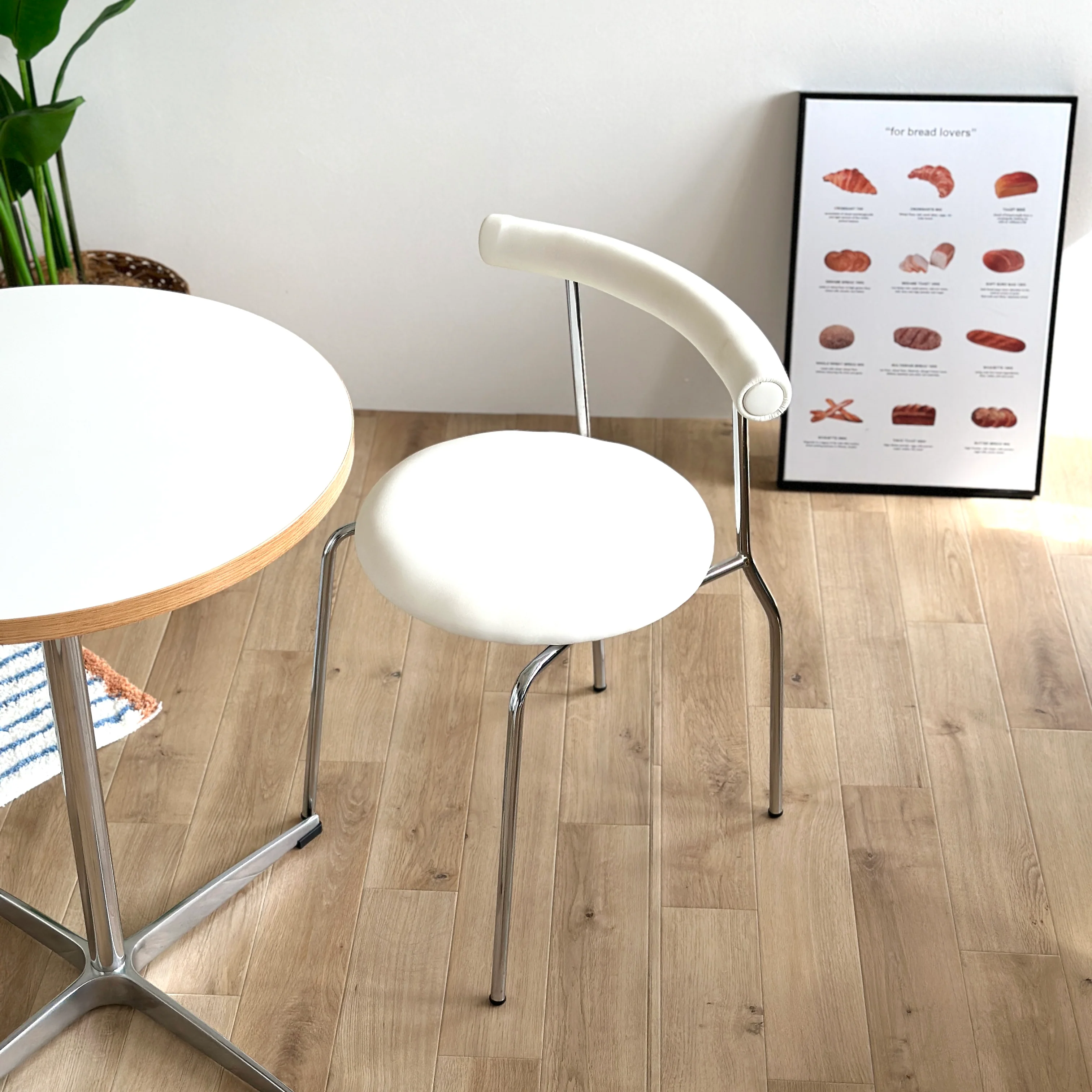 スタイリッシュスタッキングチェア