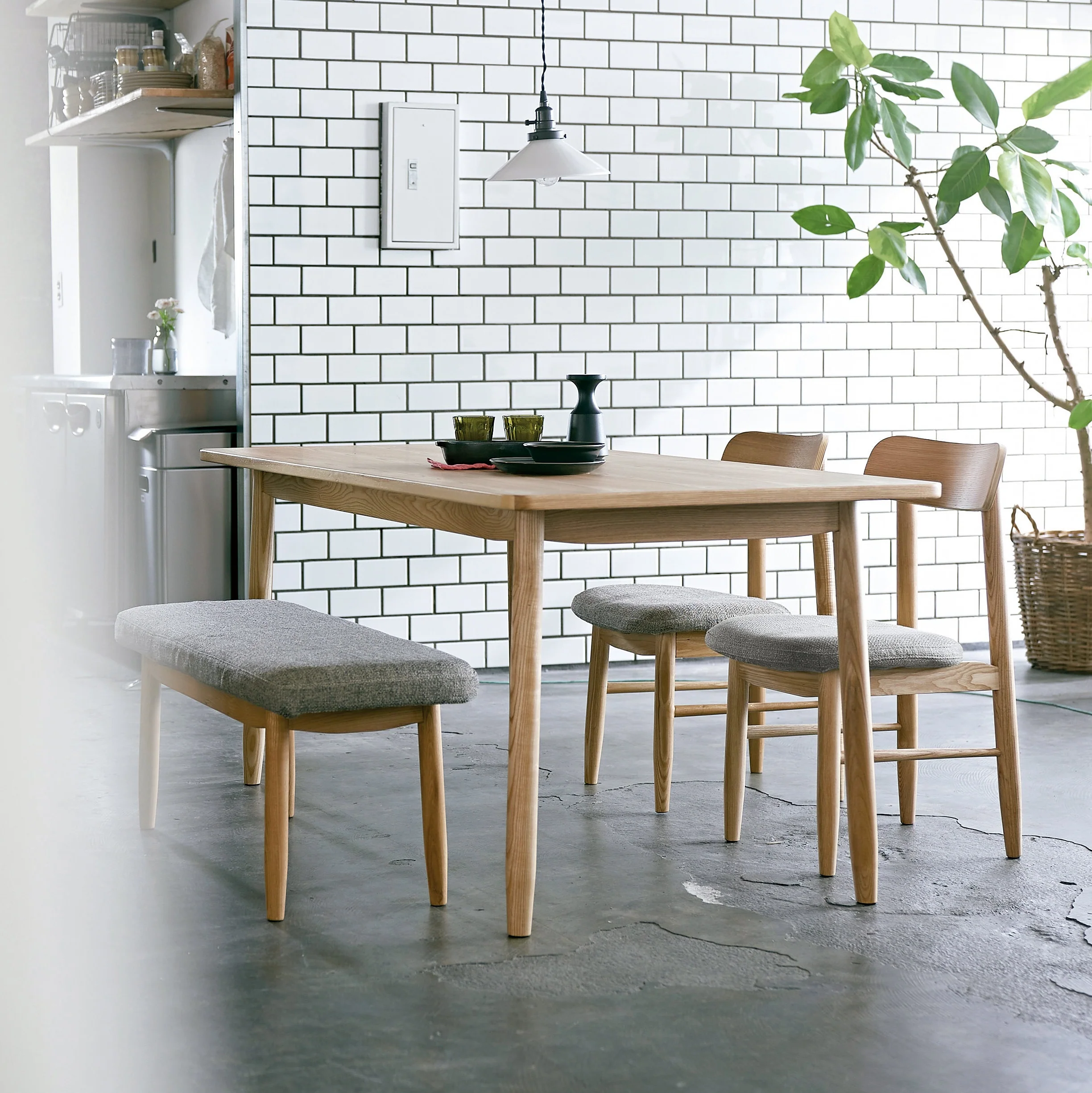 ソーサーダイニングチェア