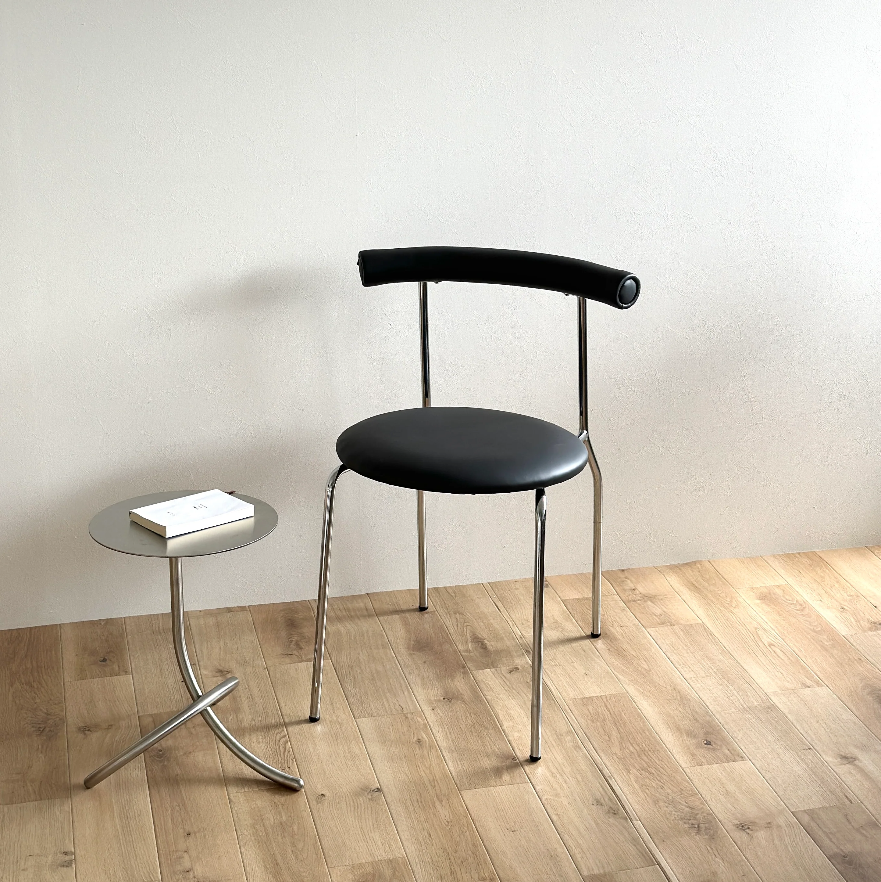 スタイリッシュスタッキングチェア