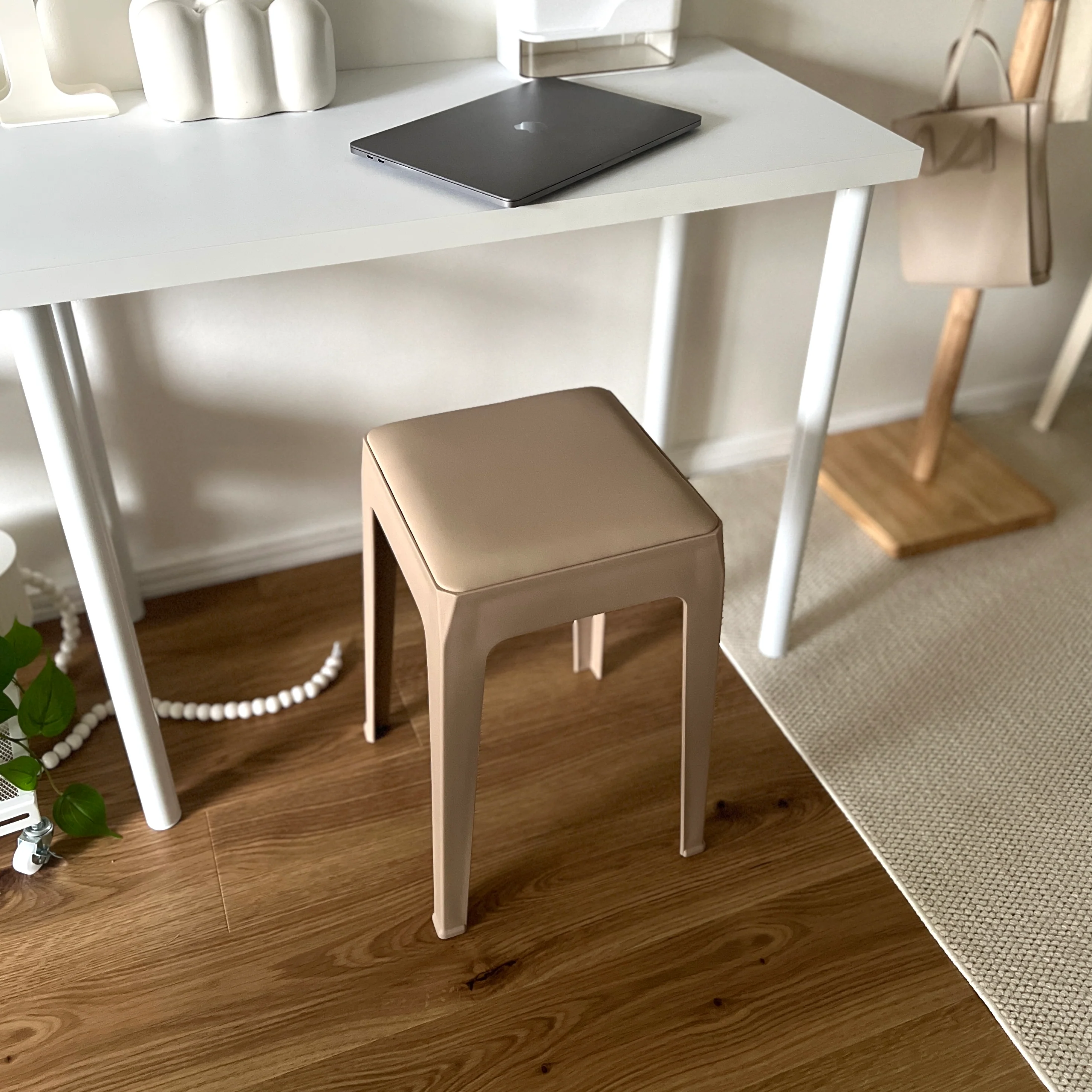 レザー調スクエアスツール