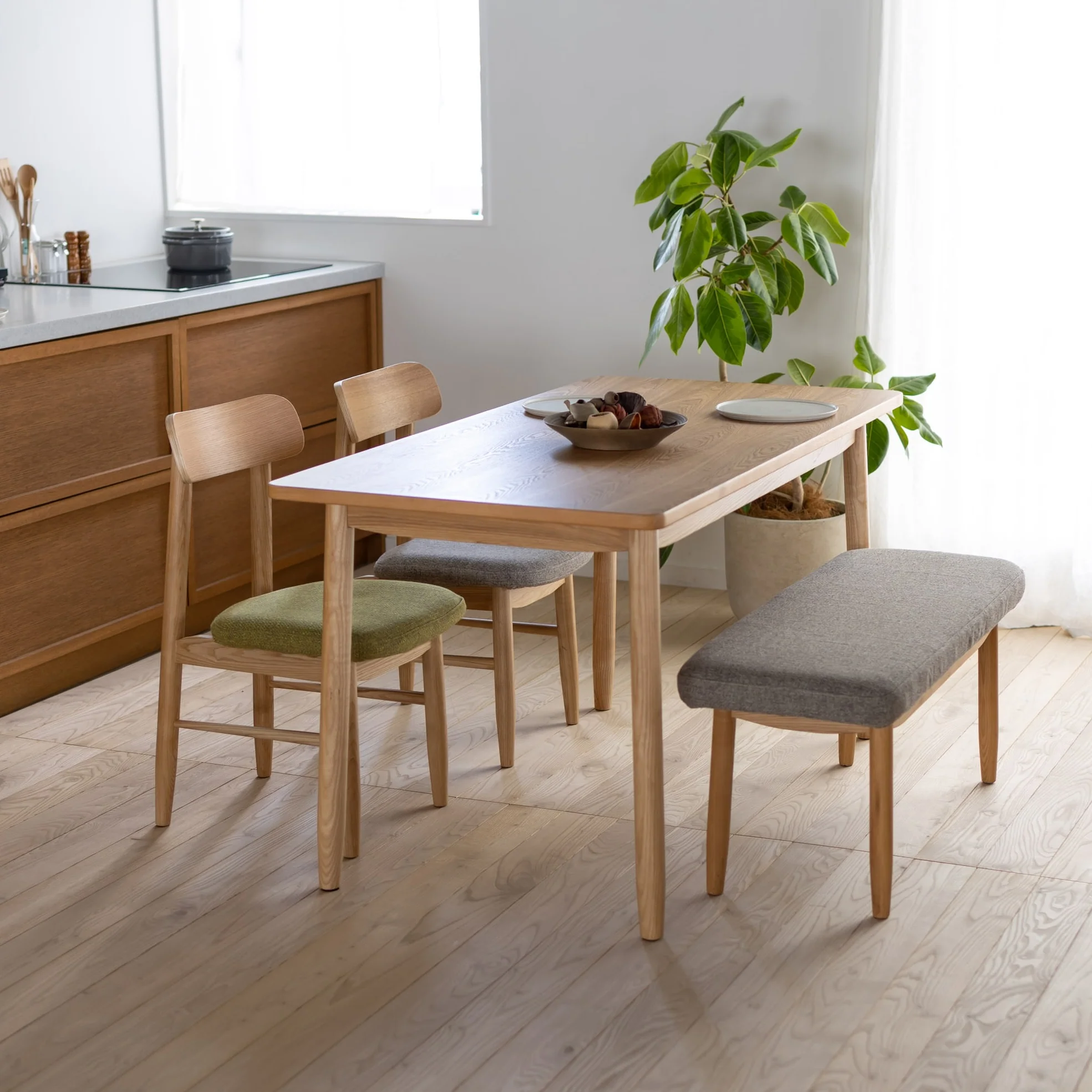 ソーサーダイニングベンチ