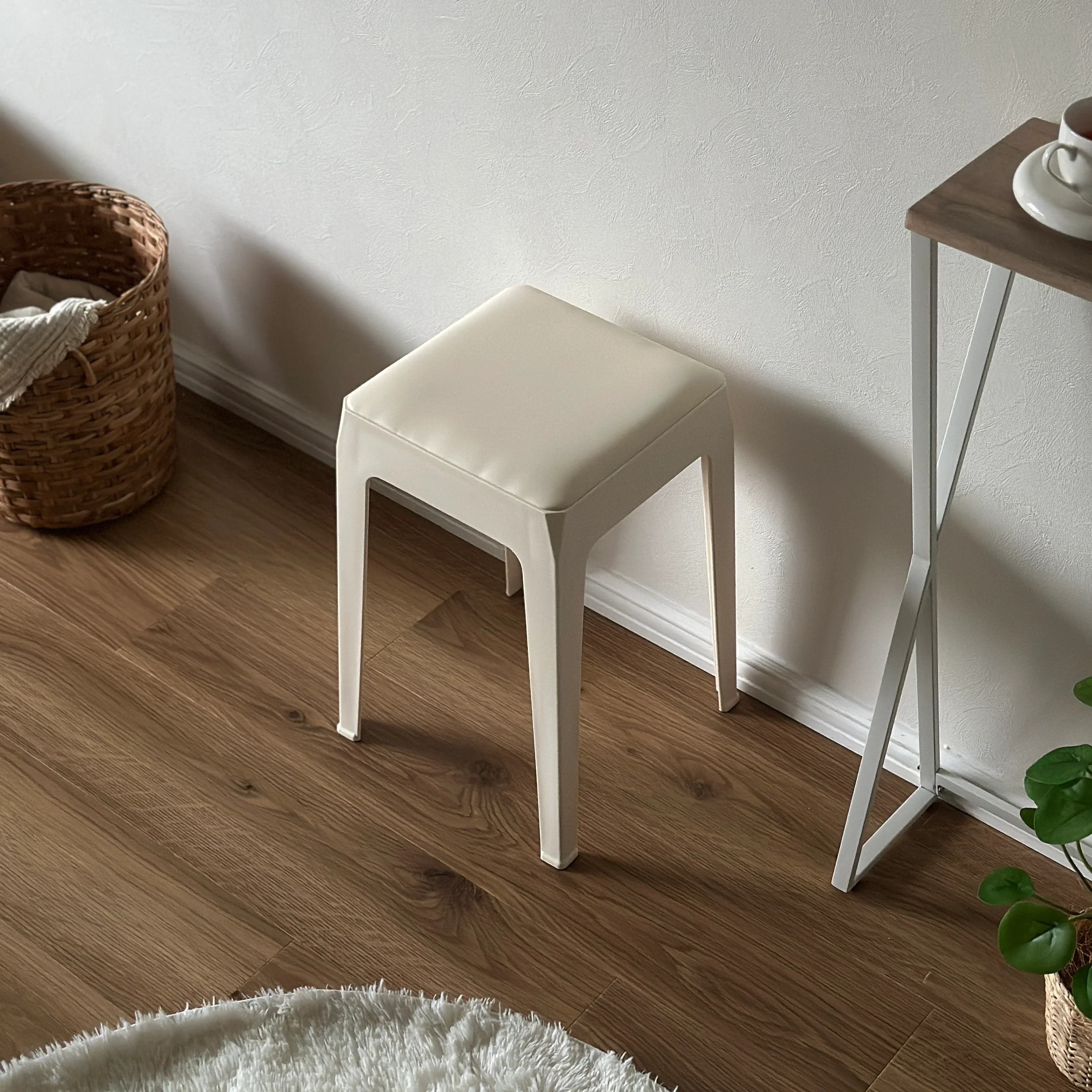 レザー調スクエアスツール