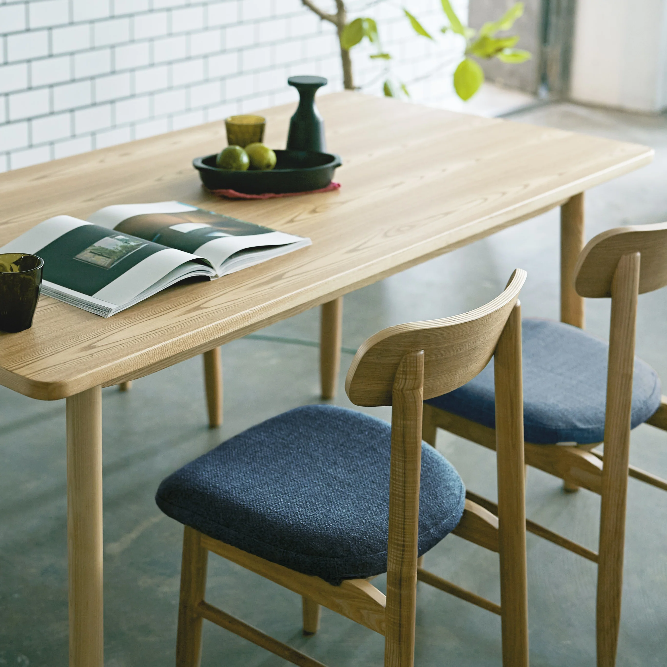 ソーサーダイニングチェア