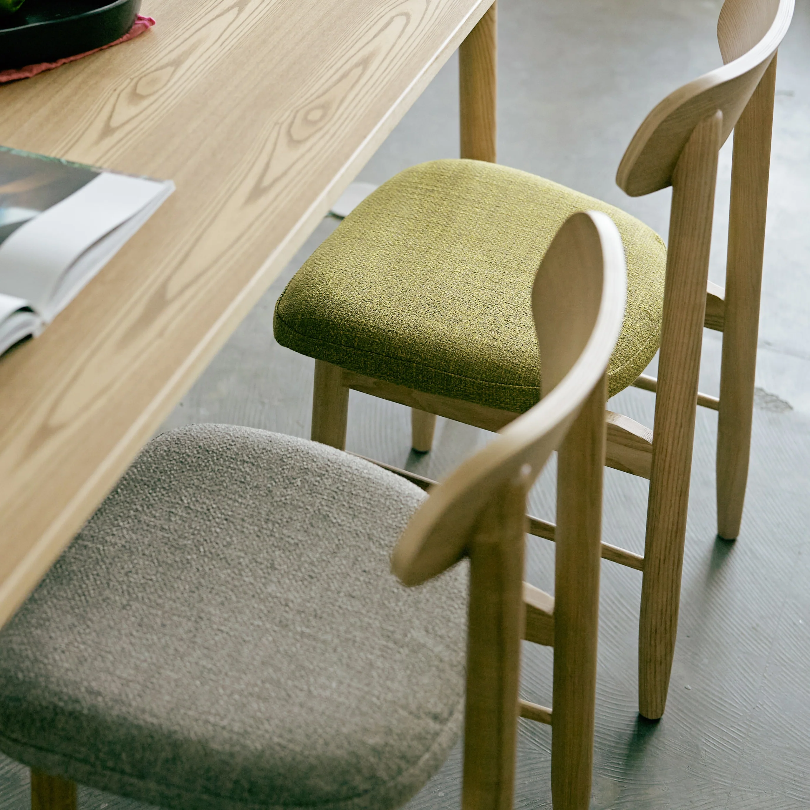 ソーサーダイニングチェア