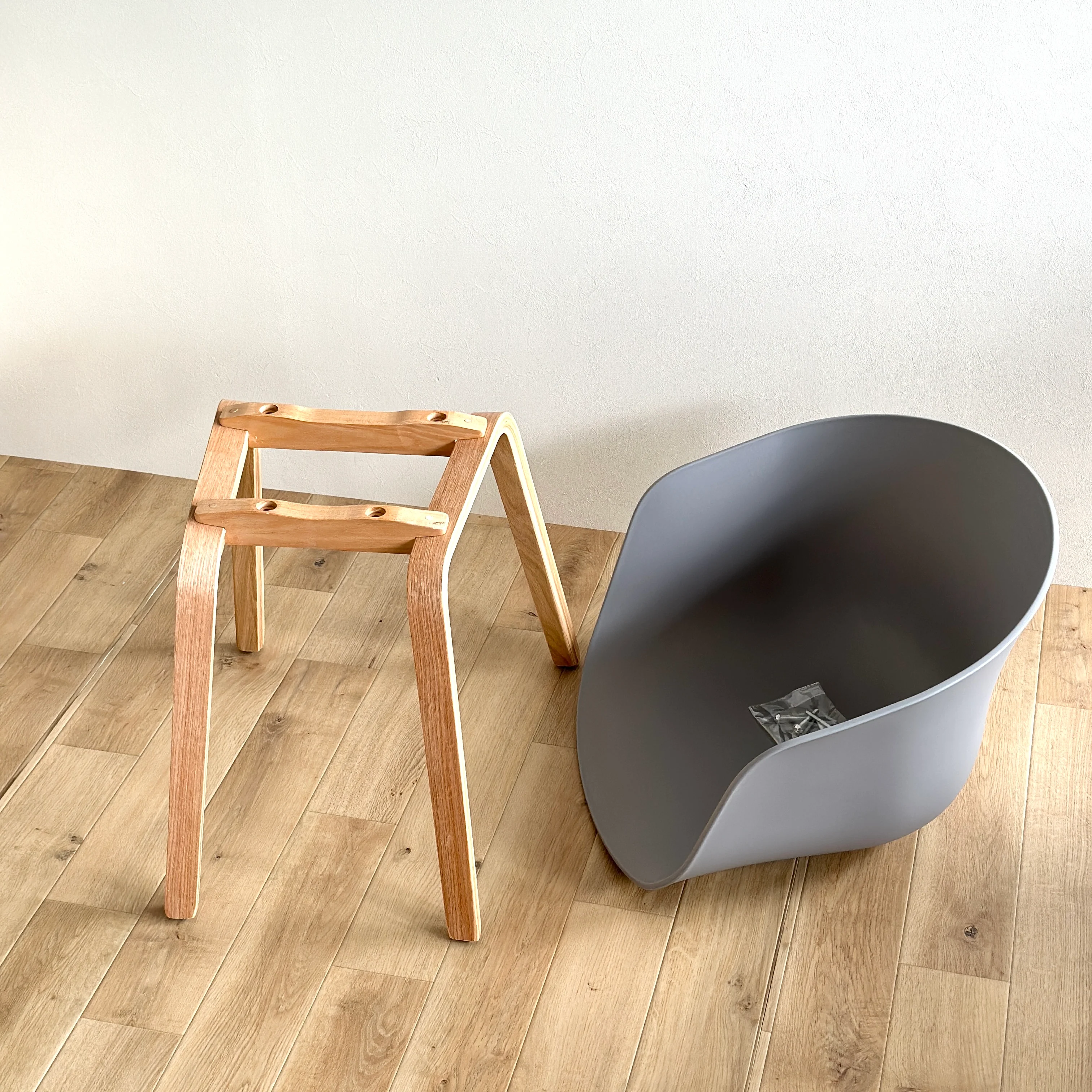 ウッド脚アームチェア