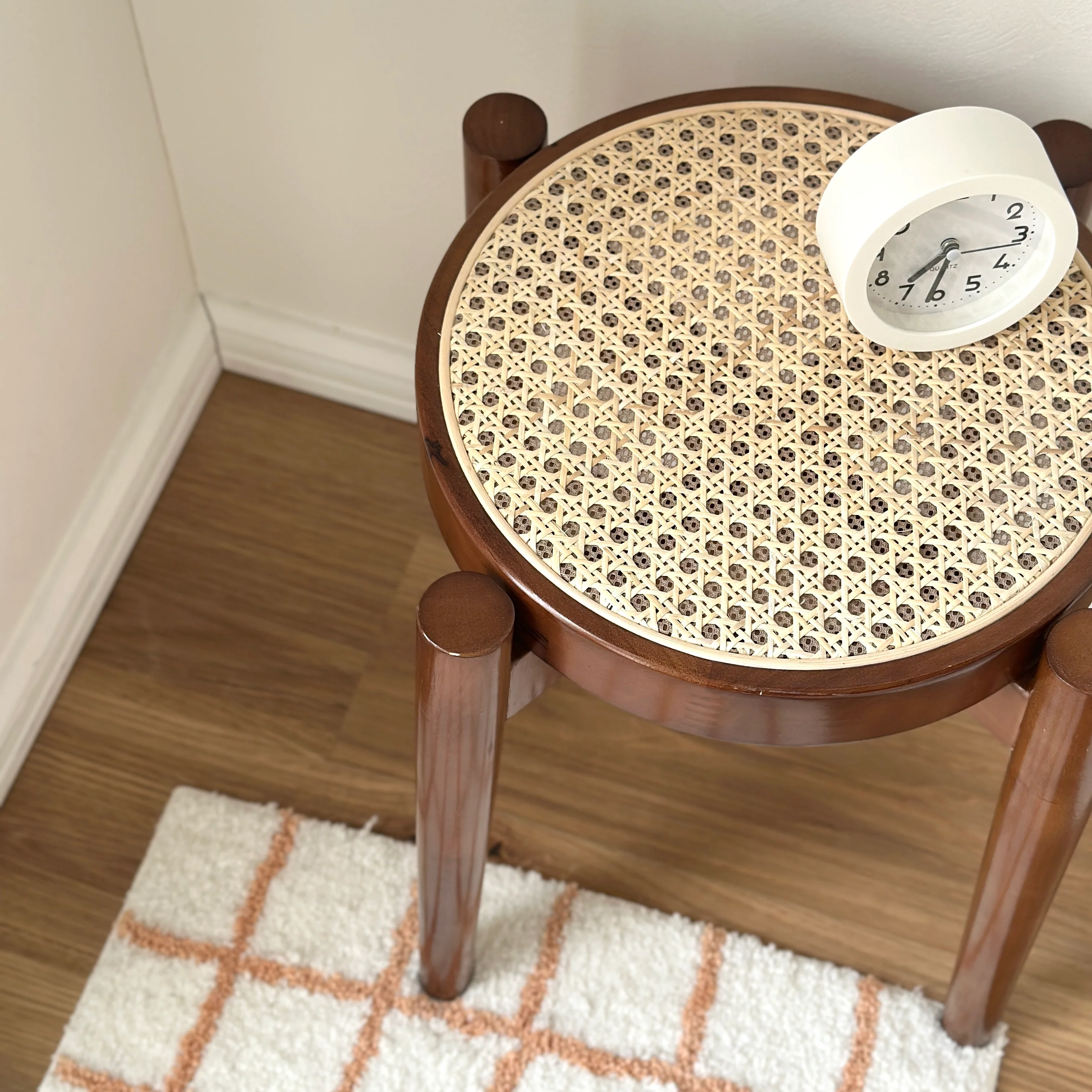 ラタンスツール