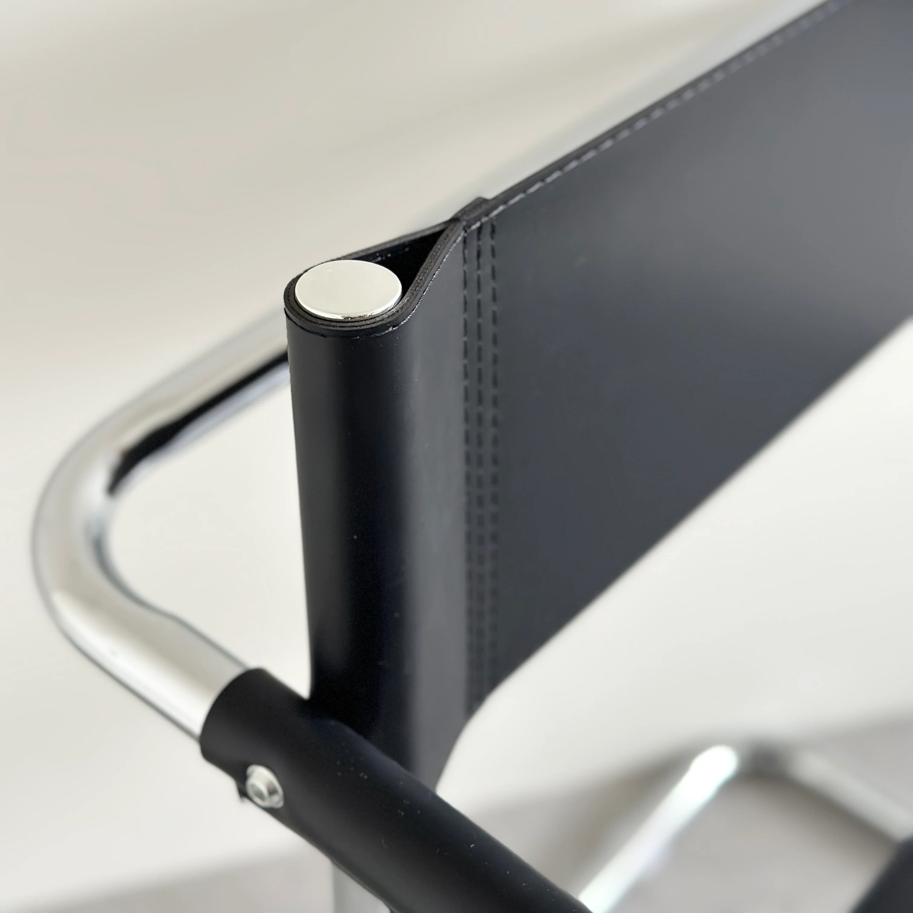 スタイリッシュカンティレバーチェア