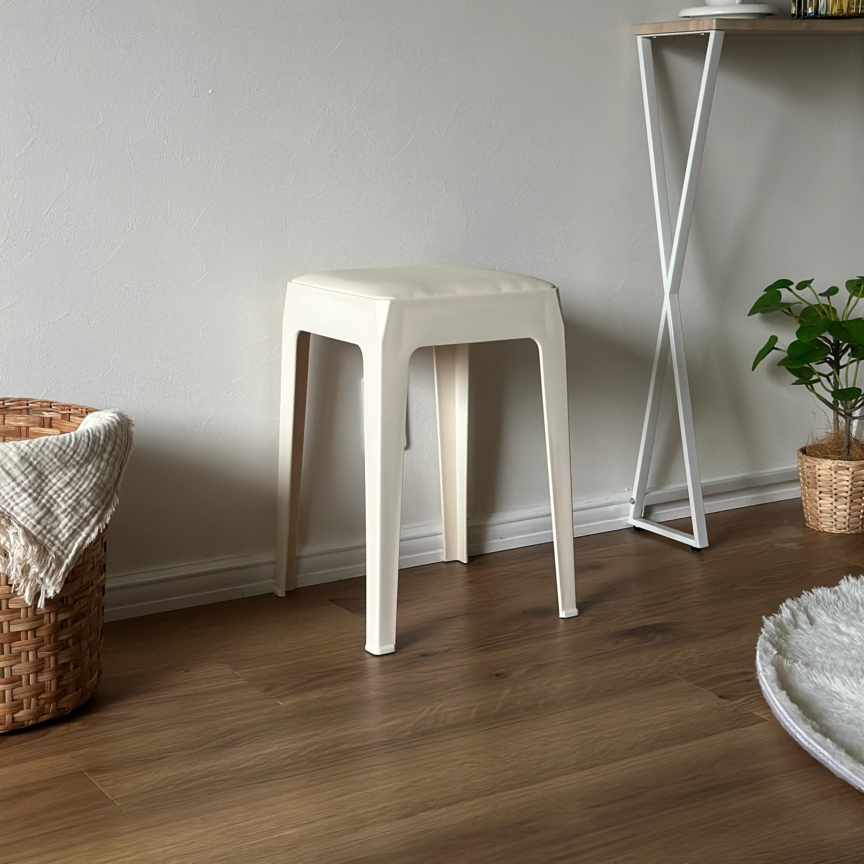 レザー調スクエアスツール