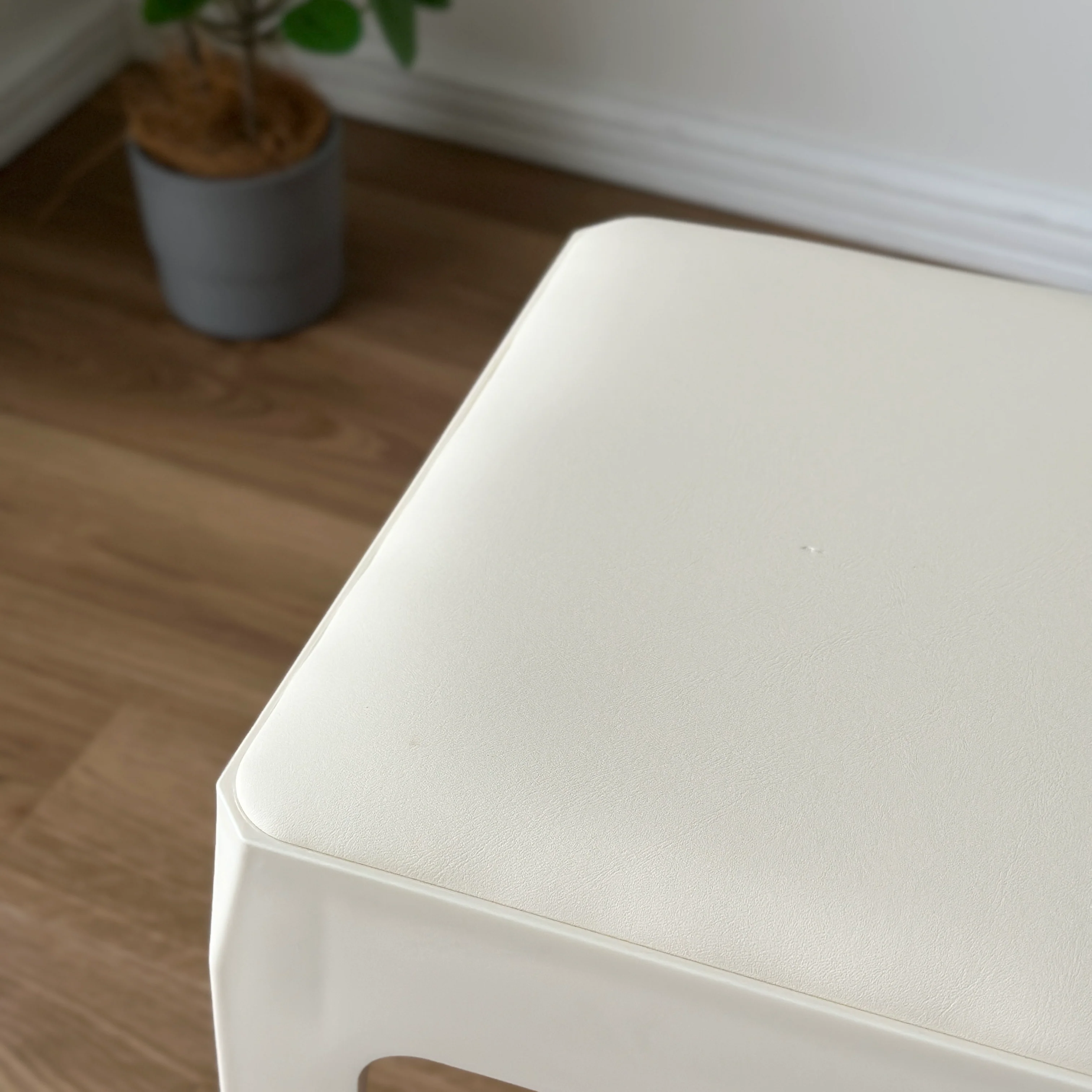 レザー調スクエアスツール