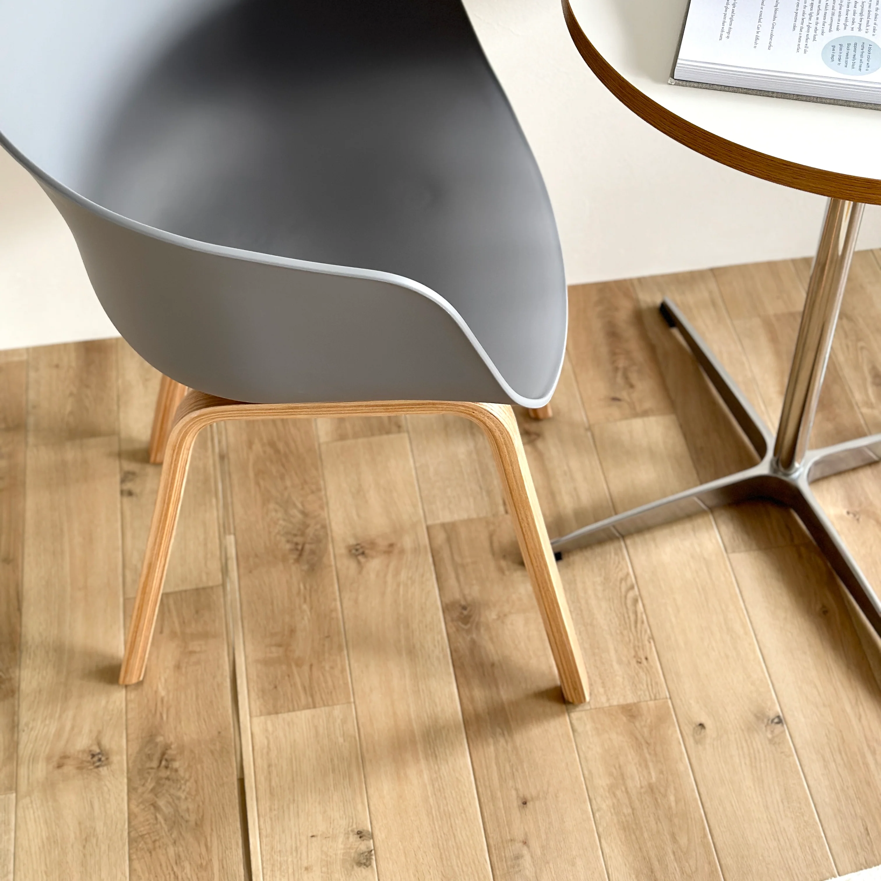 ウッド脚アームチェア