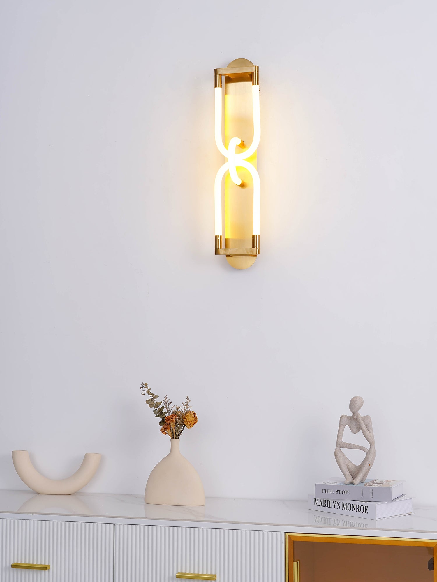 Loopi Wall Lamp